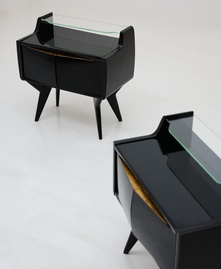 Pair of Bedside Tables in Black Lacquered Wood, Brass and Glass, 1950s For Sale 9