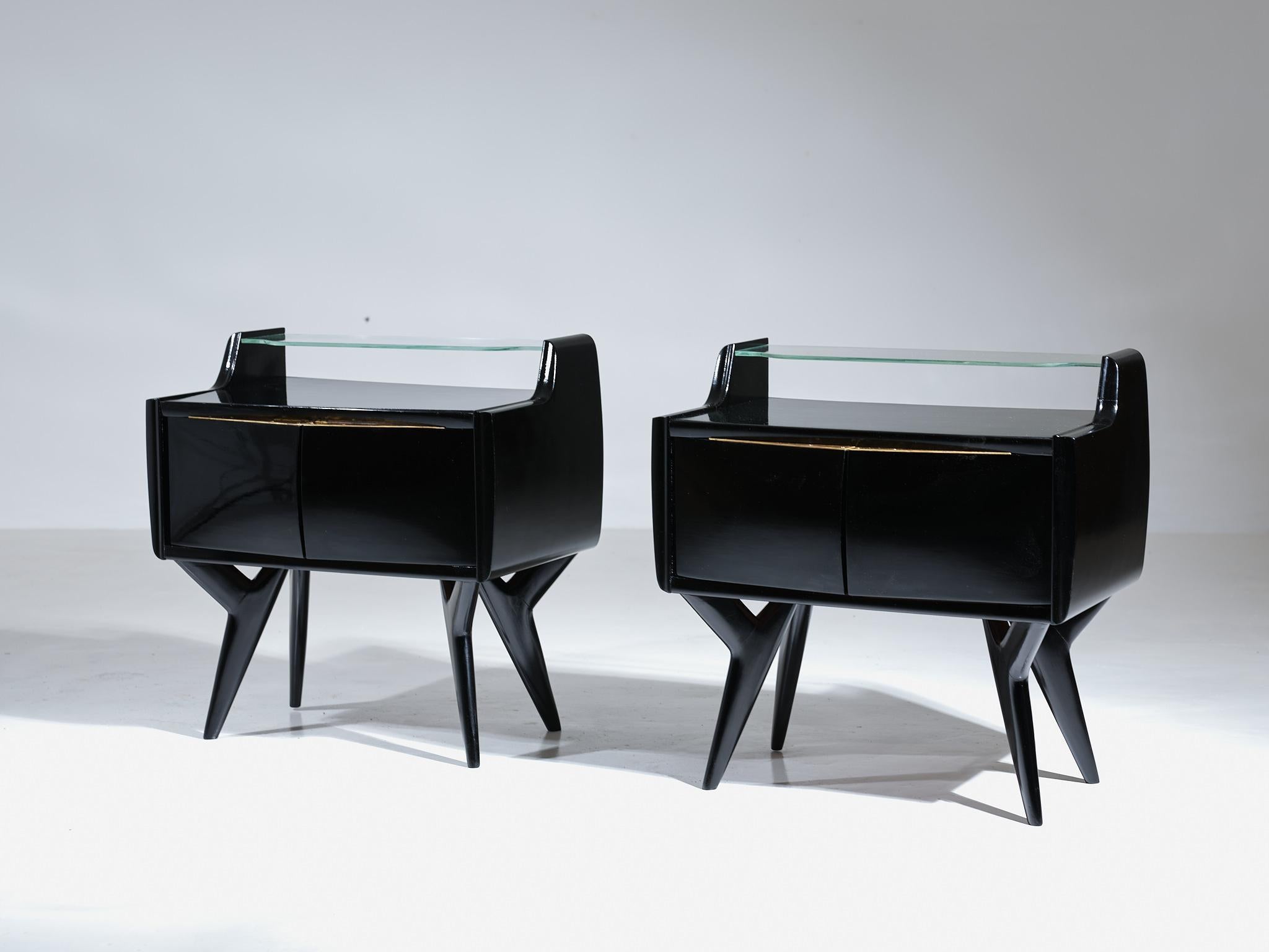 Mid-Century Modern Pair of Bedside Tables in Black Lacquered Wood, Brass and Glass, 1950s