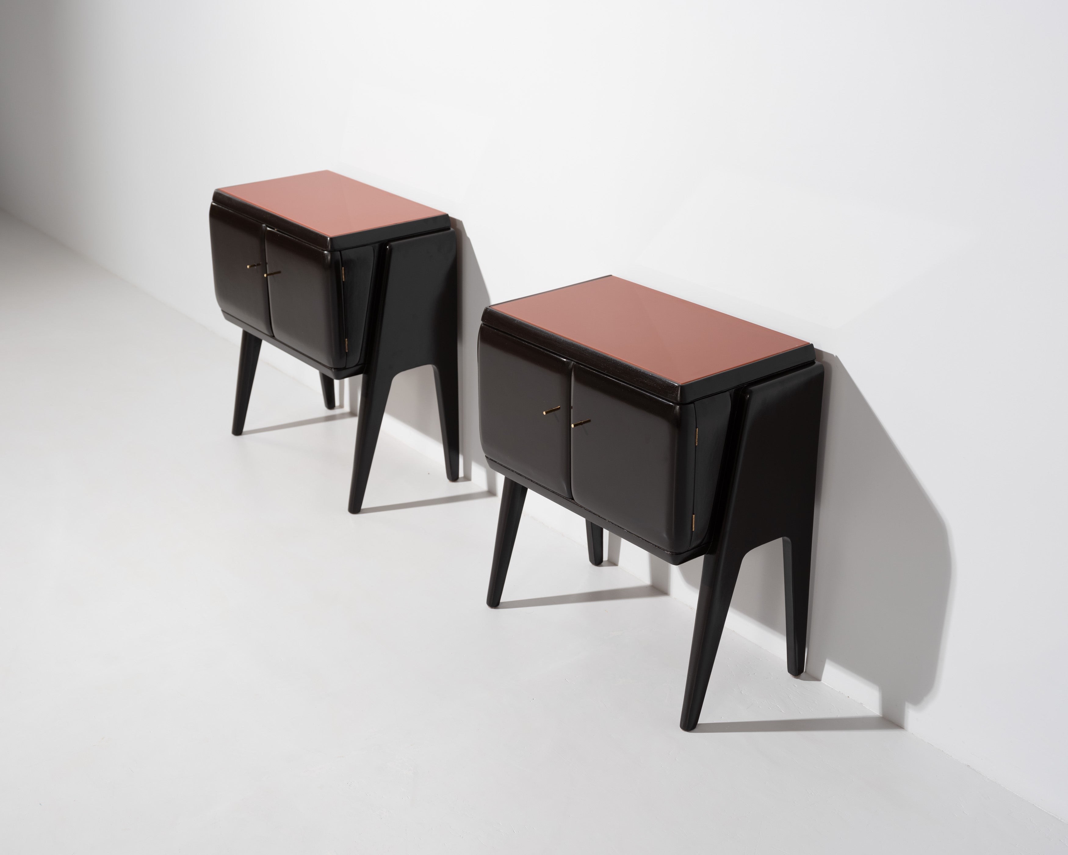 Mid-Century Modern Pair of Bedside Tables in Black Lacquered Wood, Brass and Glass, 1950s