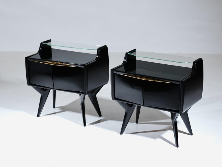 Mid-20th Century Pair of Bedside Tables in Black Lacquered Wood, Brass and Glass, 1950s For Sale