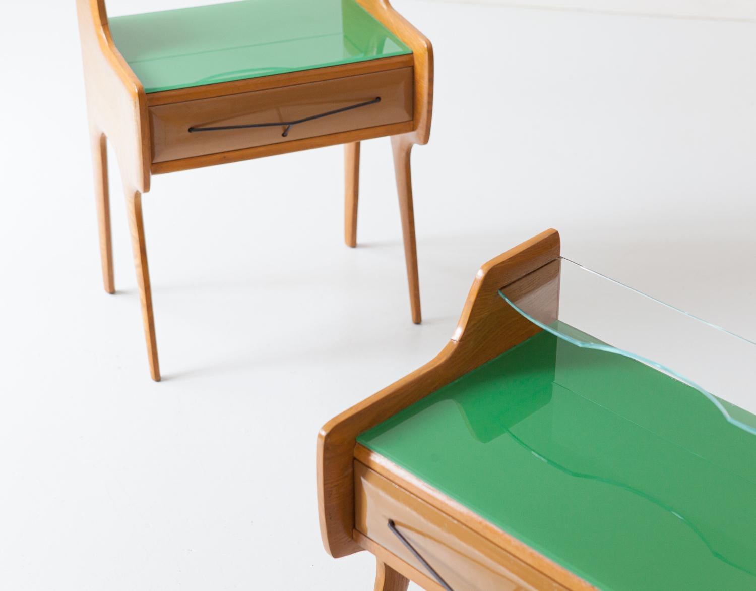 Mid-Century Modern Pair of Bedside Tables in Oak with Green Glass Top, Italy, 1950s