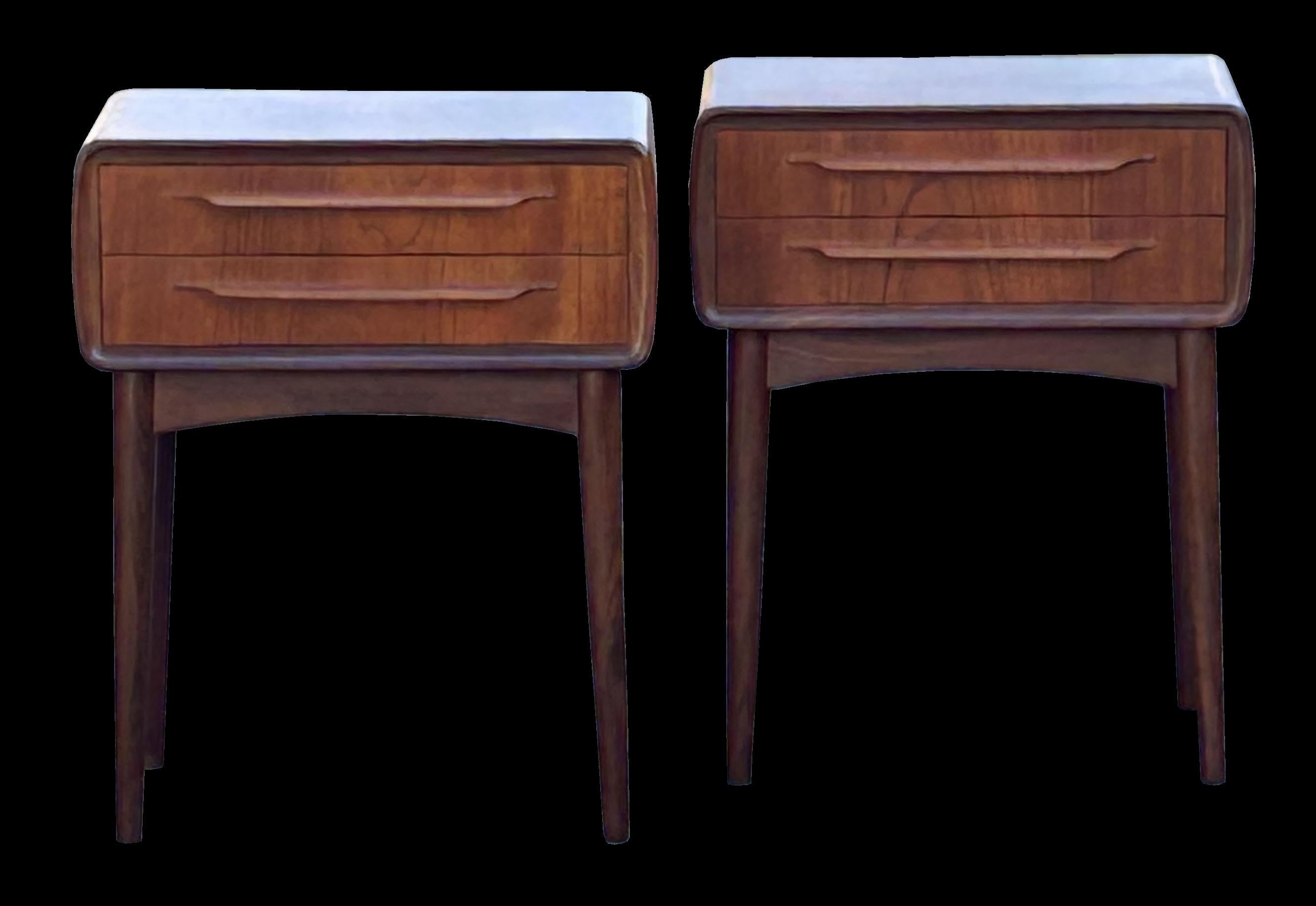 Scandinavian Modern Pair of Bedside Tables In Teak by Johannes Andersen for CFC Silkeborg For Sale