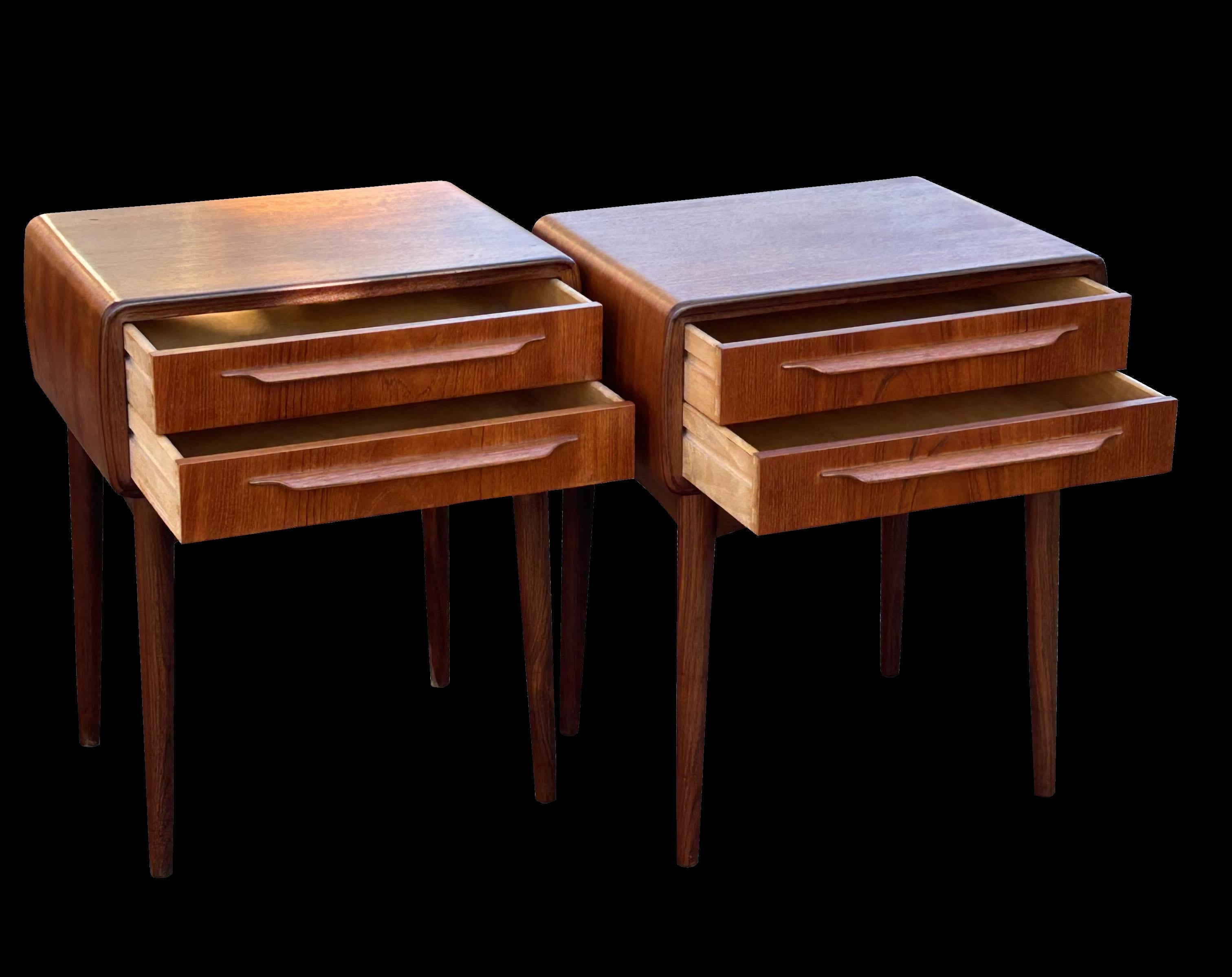 Pair of Bedside Tables In Teak by Johannes Andersen for CFC Silkeborg In Good Condition For Sale In Little Burstead, Essex