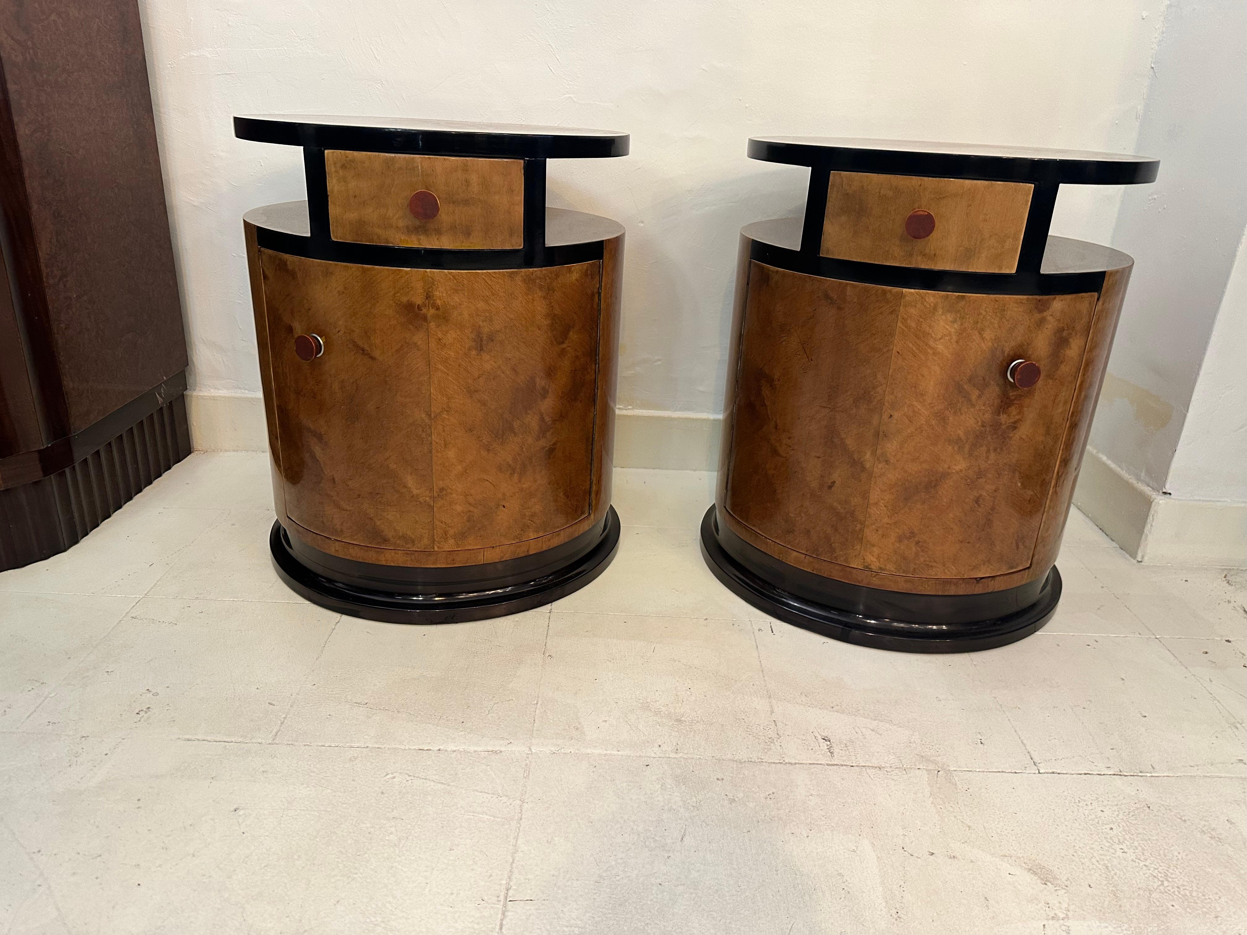 Français Paire de tables de chevet en bois, 1920, style Art déco en vente
