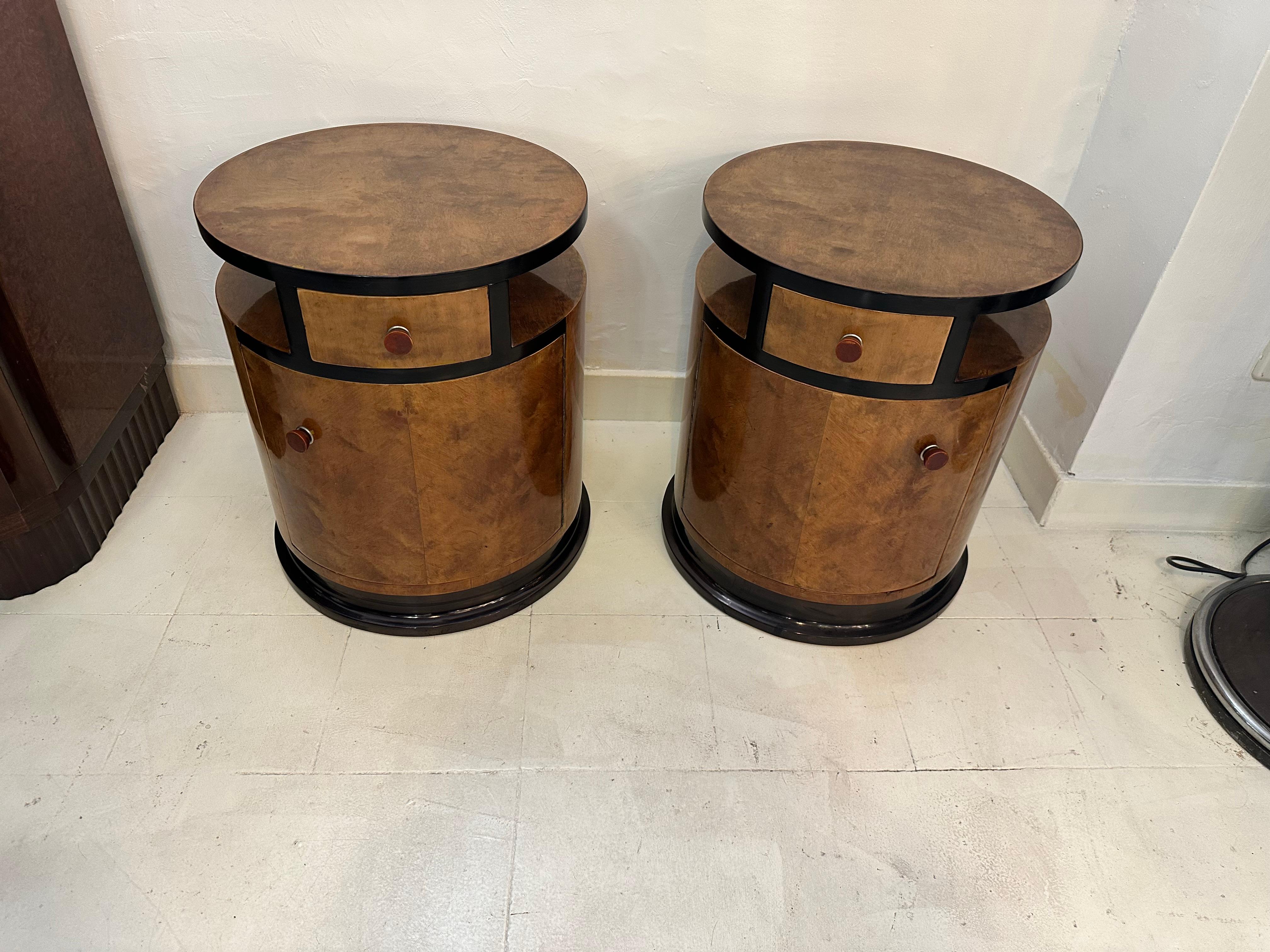 Milieu du XXe siècle Paire de tables de chevet en bois, 1920, style Art déco en vente