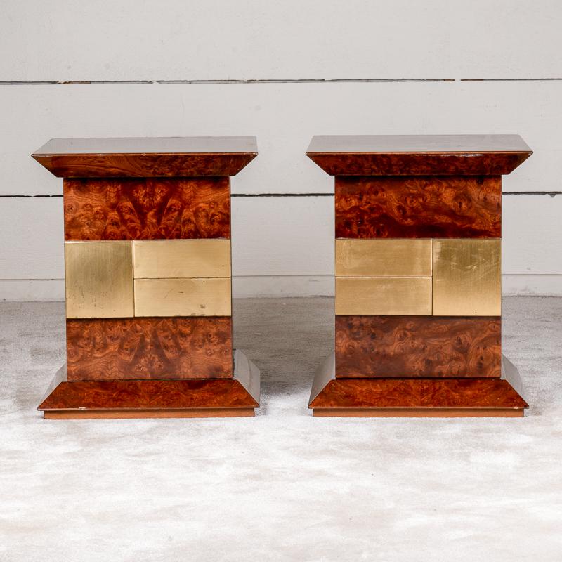 Pair of maple and gilded brass bedside tables by Luciano Frigerio Di Desio.
Italy around 1970.

Height 52 cm - 20,47 po
Width 43 cm - 16,93 po
Depth 45 cm - 17,72 po