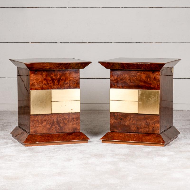 Mid-Century Modern Pair of bedside tables - Luciano Frigerio 1970 For Sale