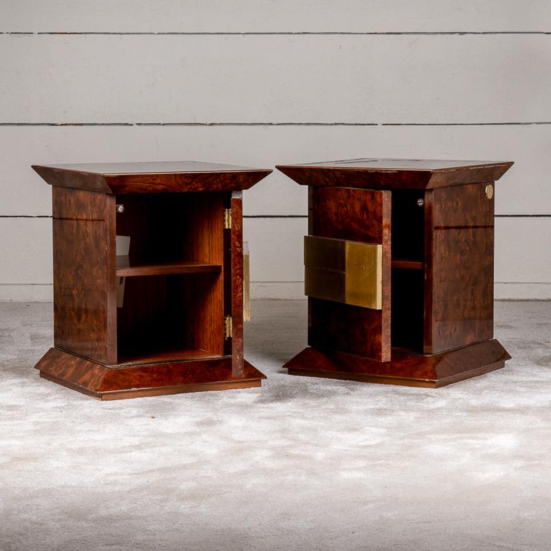 Italian Pair of bedside tables - Luciano Frigerio 1970 For Sale