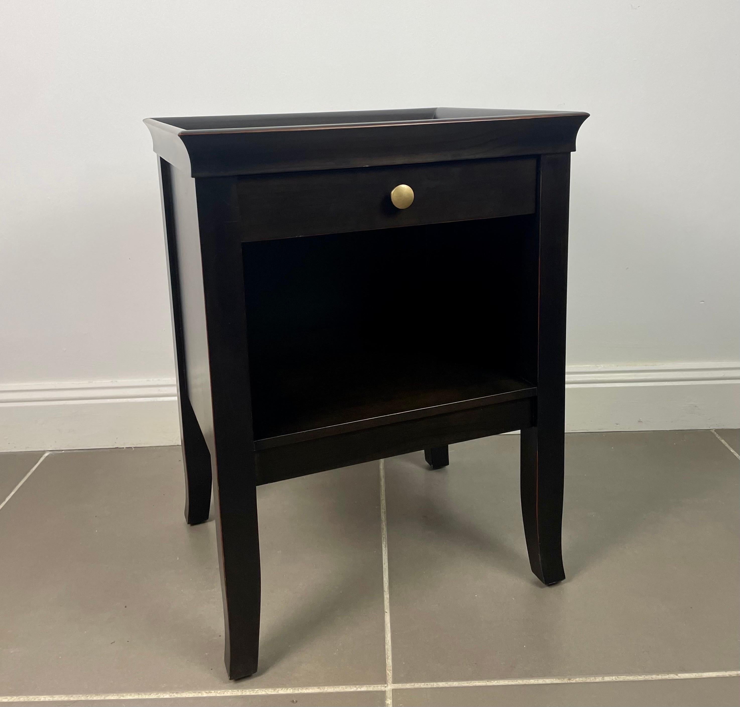 Pair of bedside tables nightsand black lacquered wood 1950's vintage Asian style For Sale 2