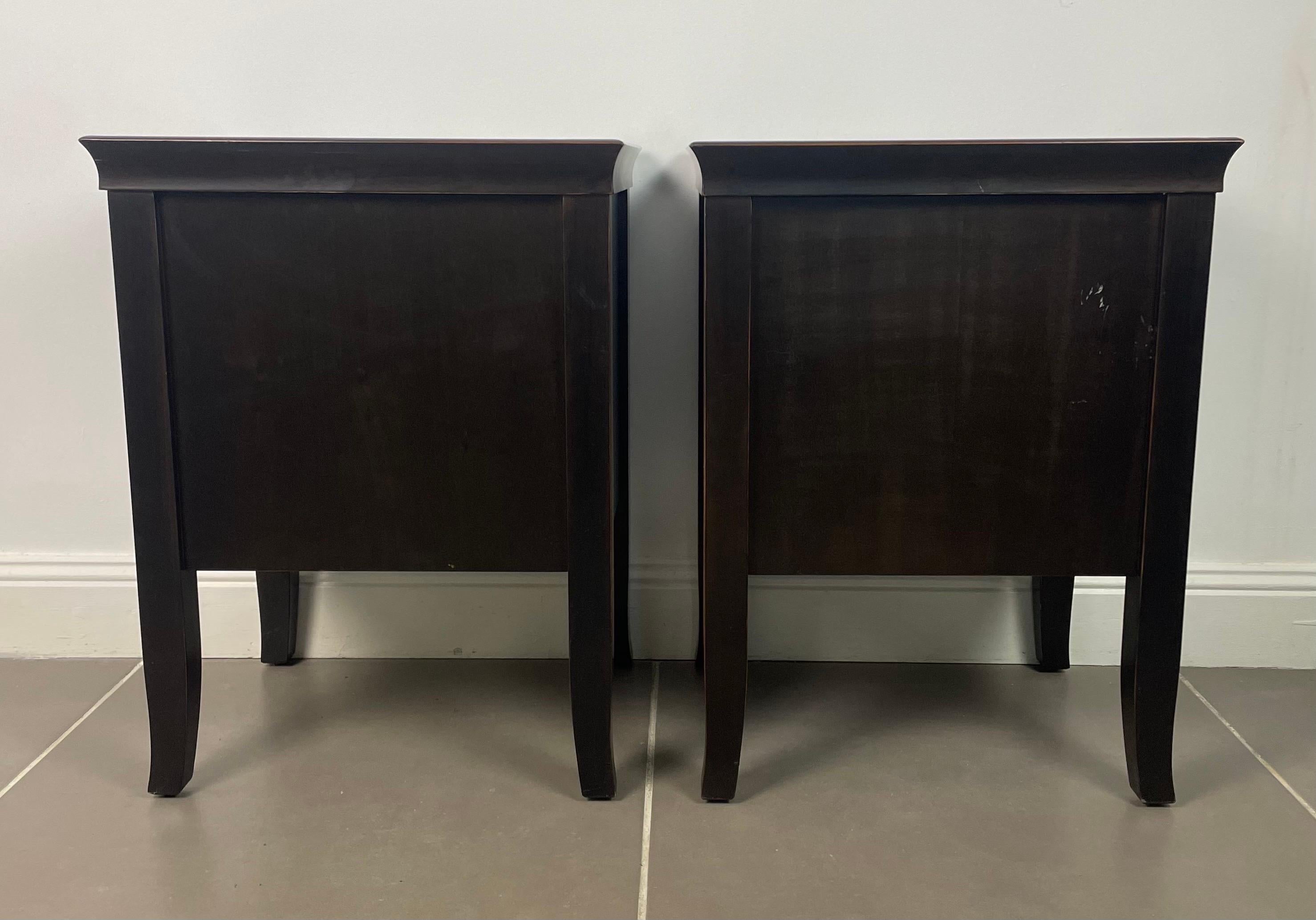 Chinoiserie Pair of bedside tables nightsand black lacquered wood 1950's vintage Asian style For Sale