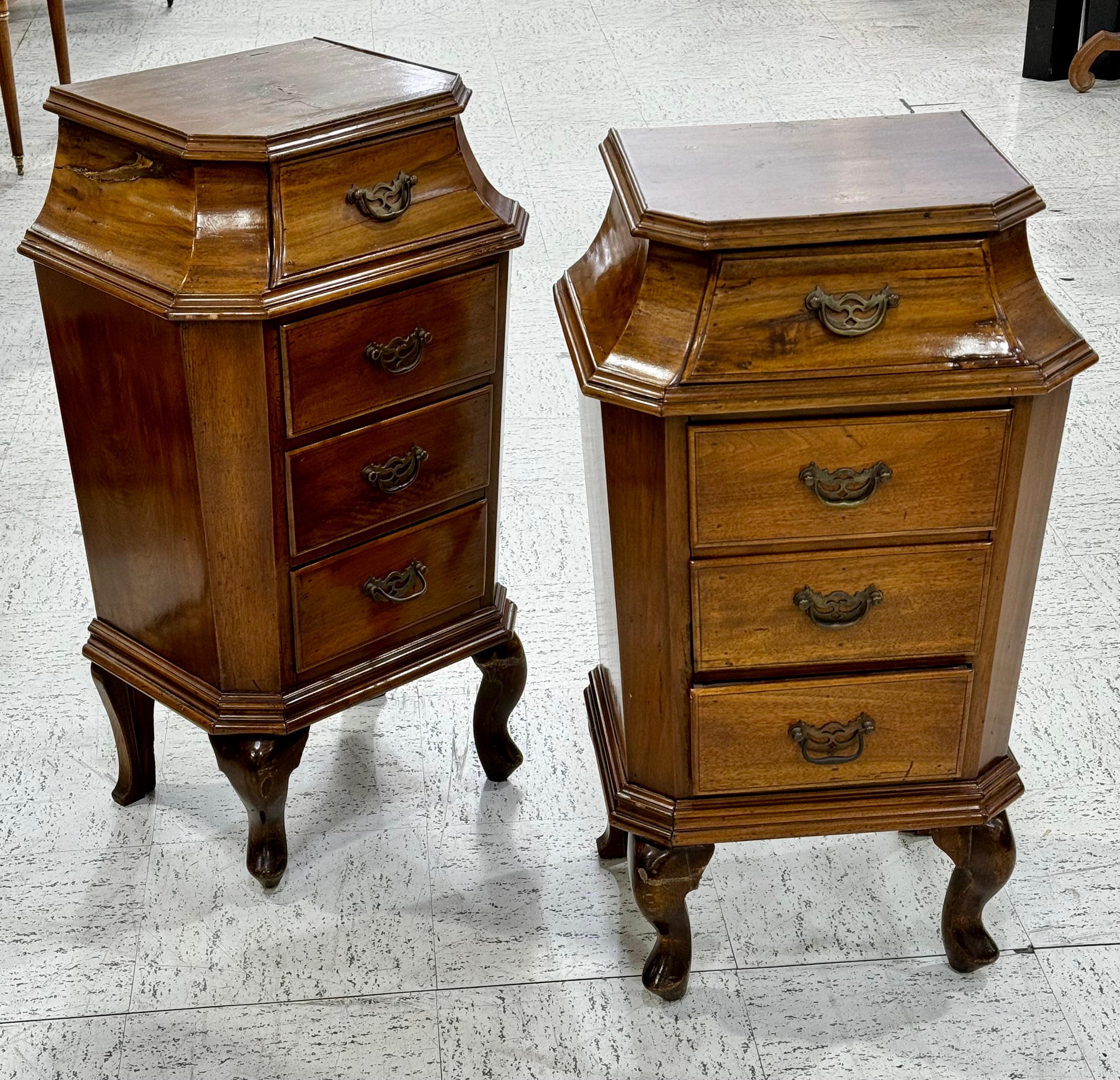 Pair Of Bedside Tables - Nightstands For Sale 1