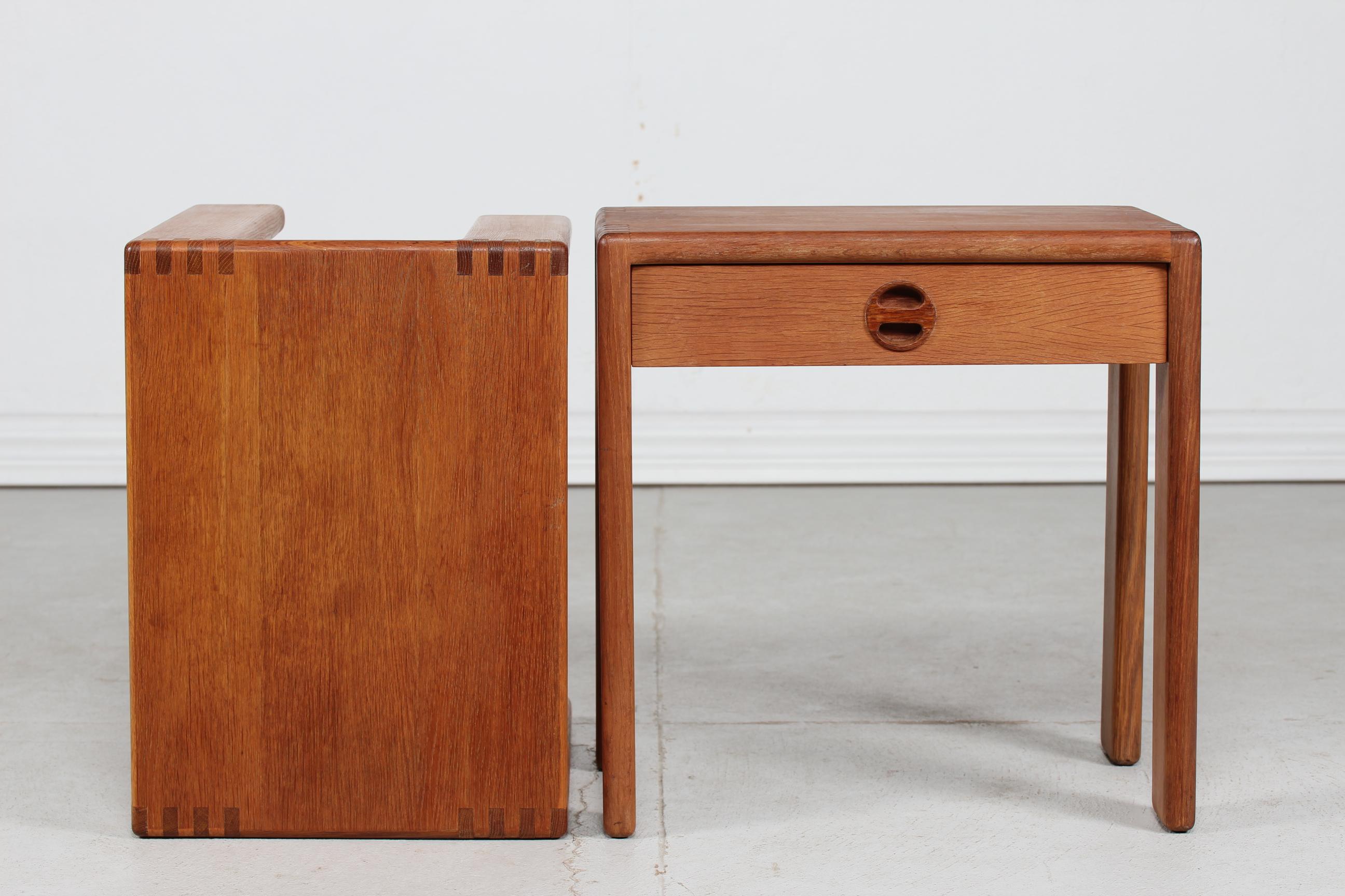 Pair of Bedside Tables Nightstands Oak, Esko Pajamies for Asko Finland 1960s For Sale 5