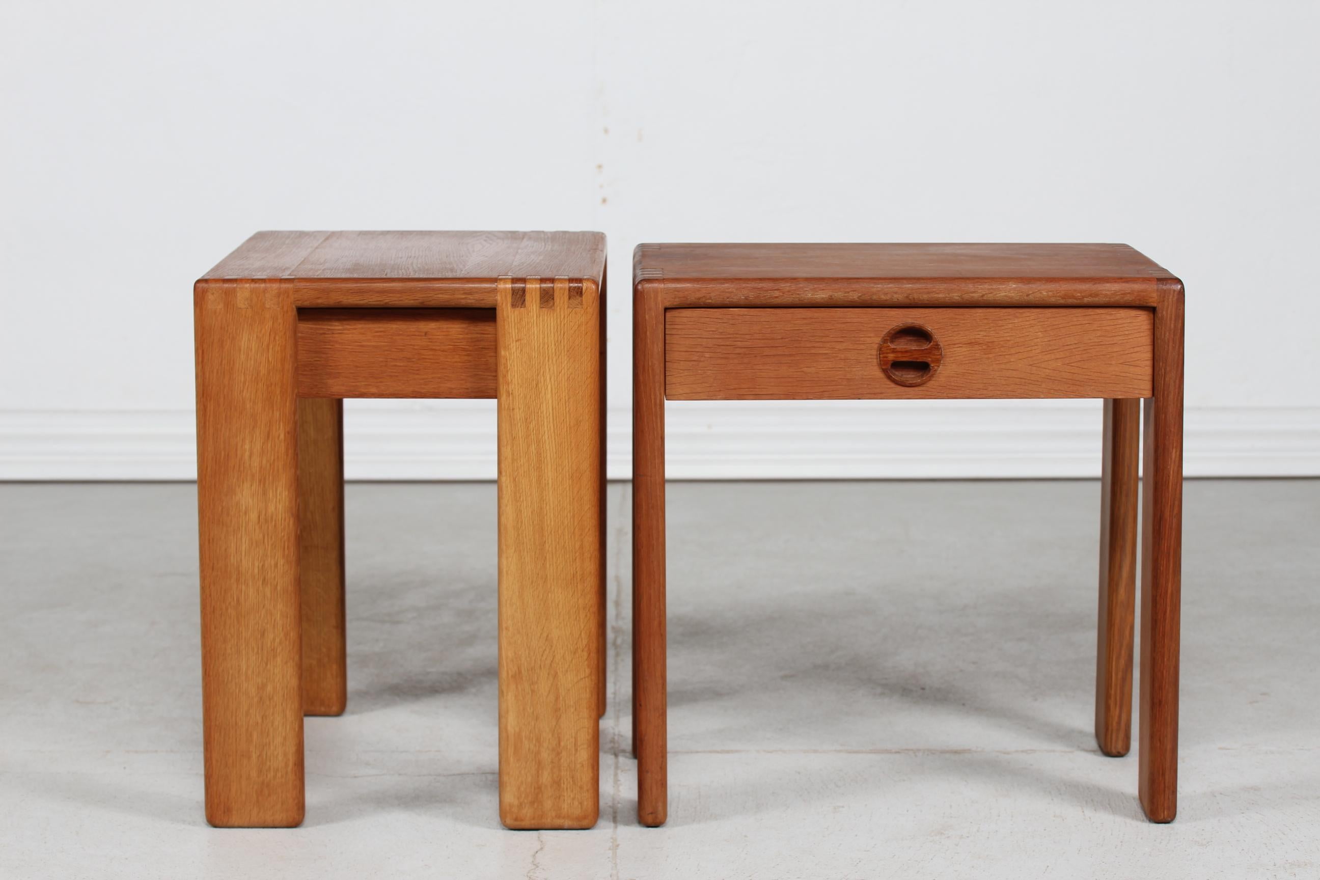 Pair of Bedside Tables Nightstands Oak, Esko Pajamies for Asko Finland 1960s In Good Condition For Sale In Aarhus C, DK