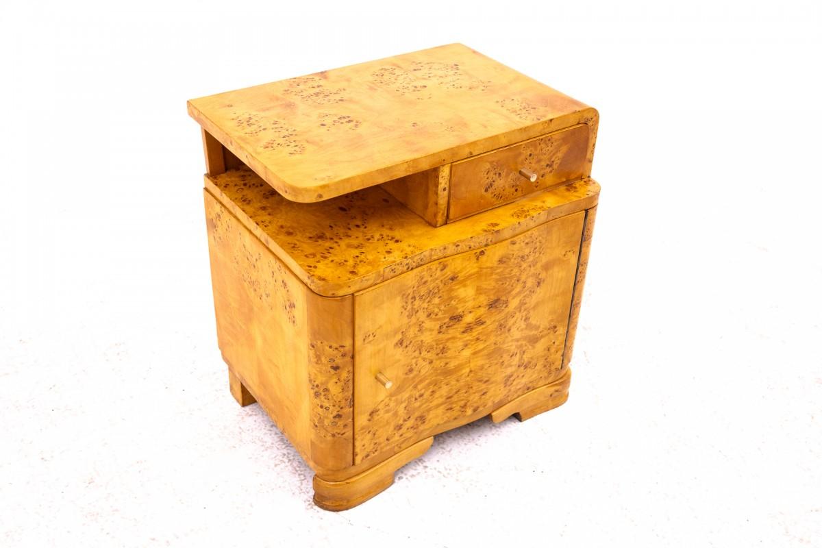 Milieu du XXe siècle Paire de tables de chevet, Pologne, vers 1940. en vente