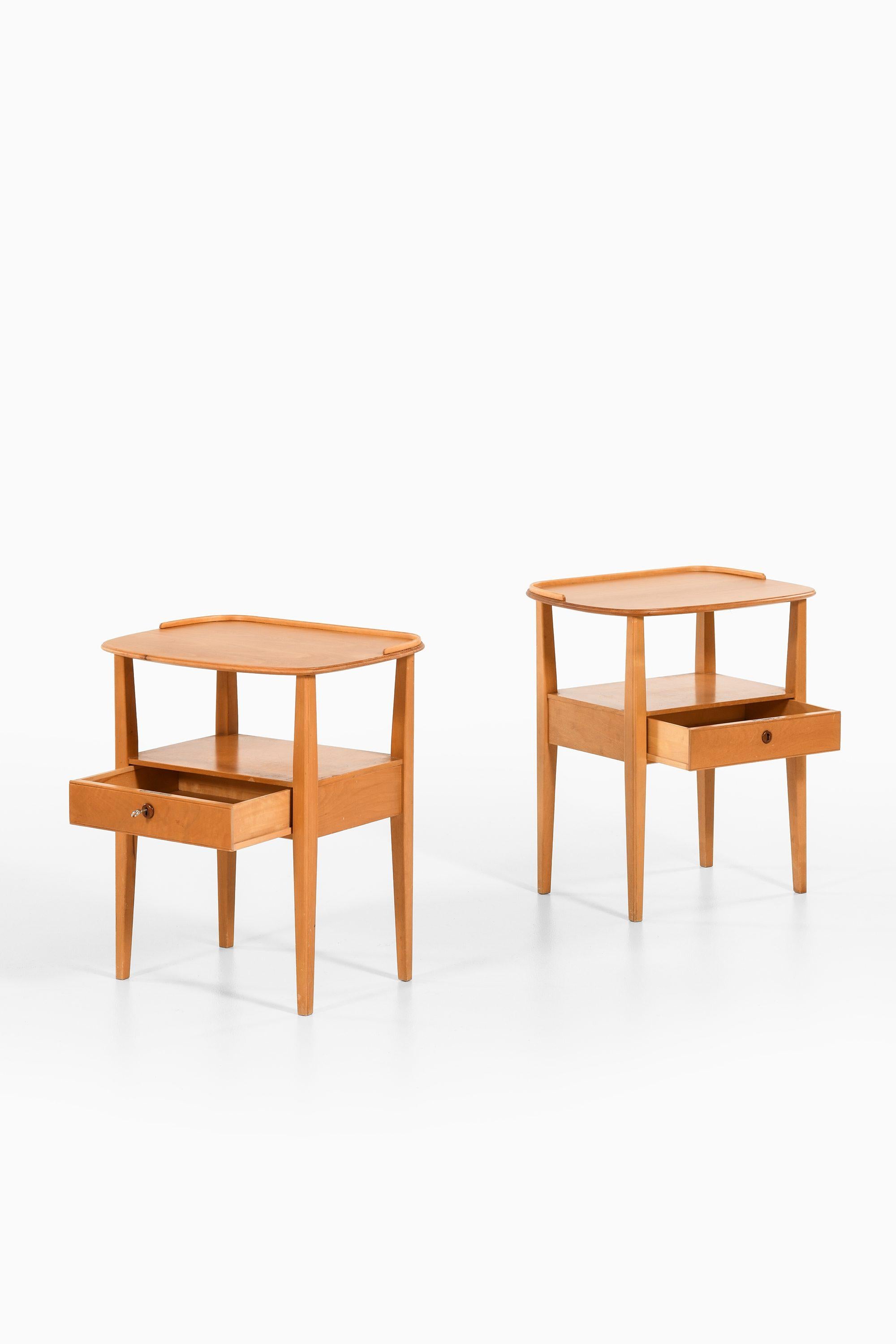 Coppia di comodini / Tavolini in frassino, anni '50

Informazioni aggiuntive:
Materiale: Frassino
Stile: Metà secolo, Scandinavo
Prodotto da NK (Nordiska Kompaniet) in Svezia
Dimensioni (L. x P. x H.): 52 x 40,5 x 59 cm