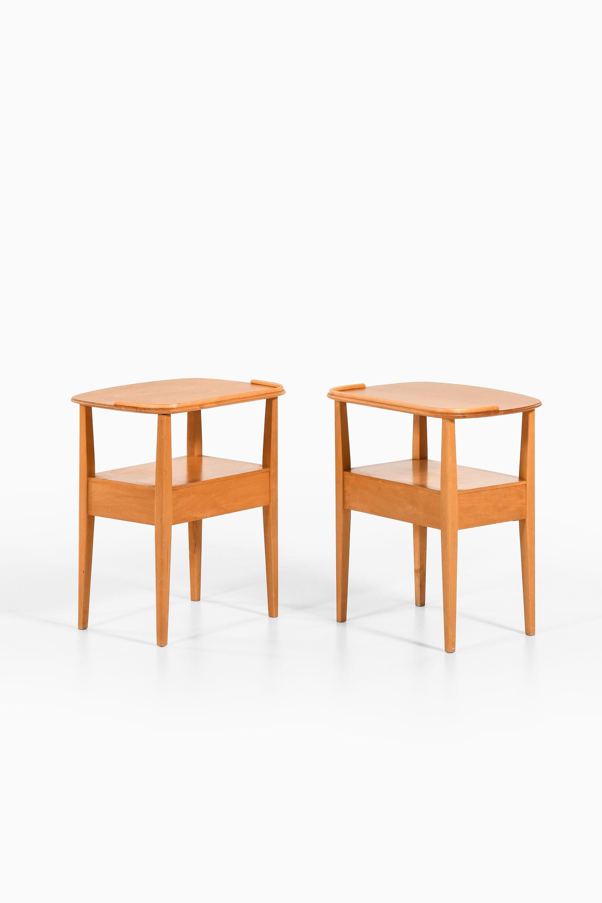 Mid-Century moderno Coppia di comodini / Tavolini in frassino, anni '50 in vendita