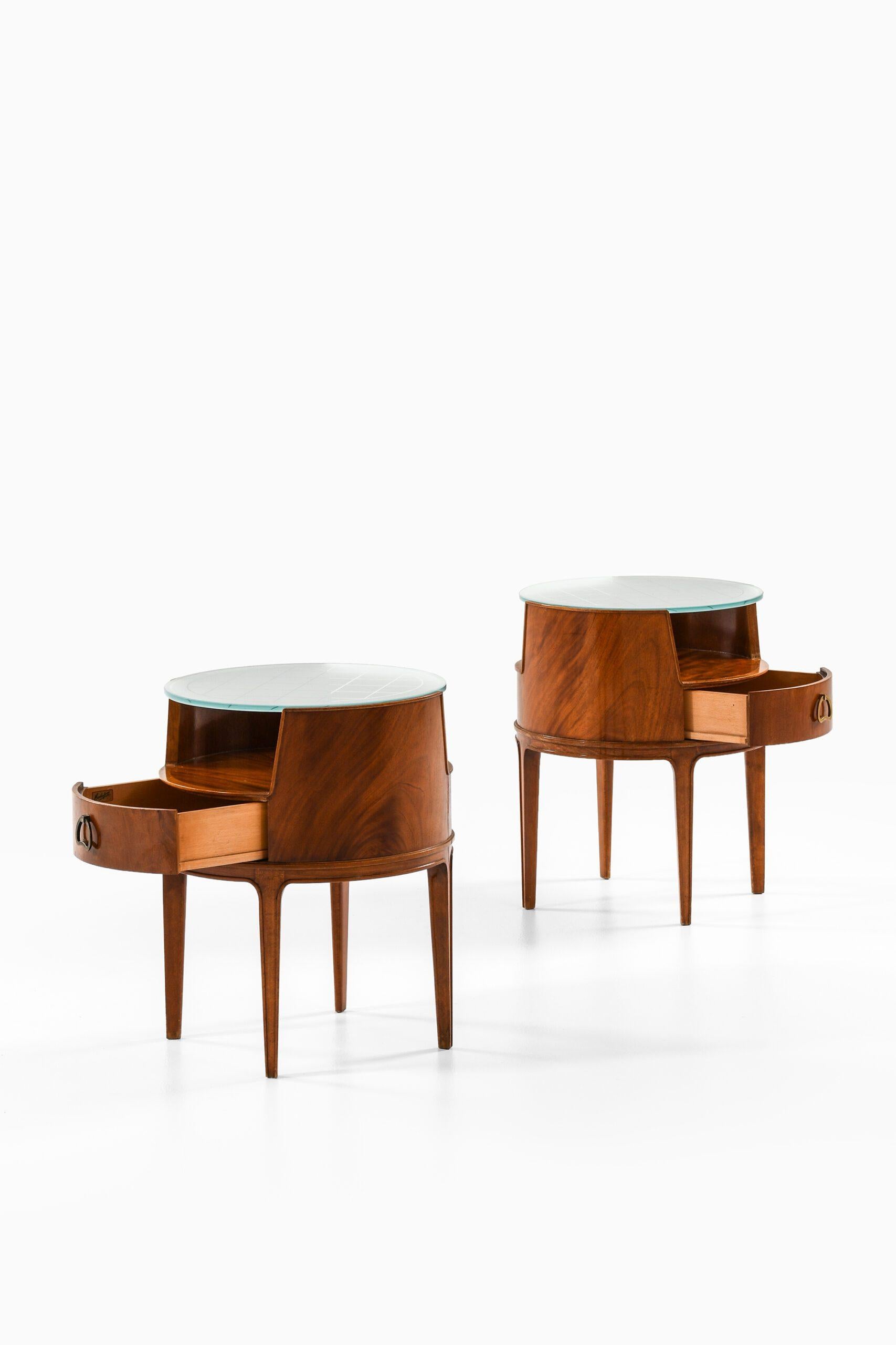 Swedish Pair of Bedside Tables / Side Tables in Mahogany by Axel Larsson, 1940s For Sale