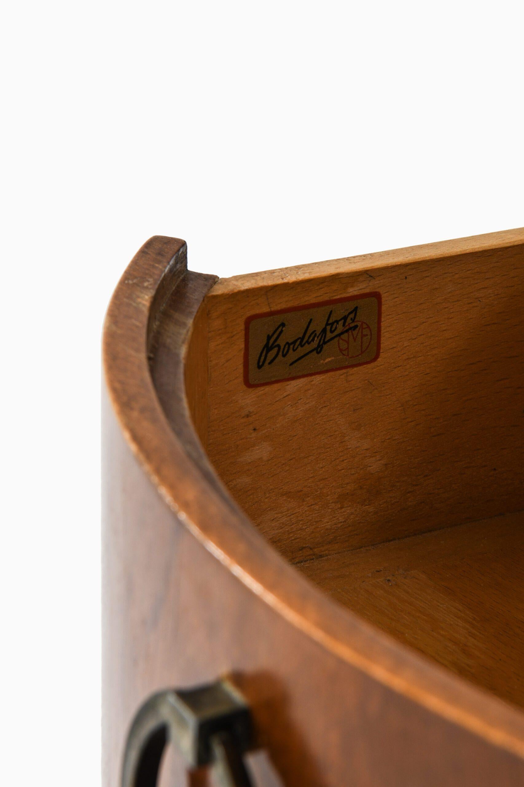 Pair of Bedside Tables / Side Tables in Mahogany by Axel Larsson, 1940s In Good Condition For Sale In Limhamn, Skåne län