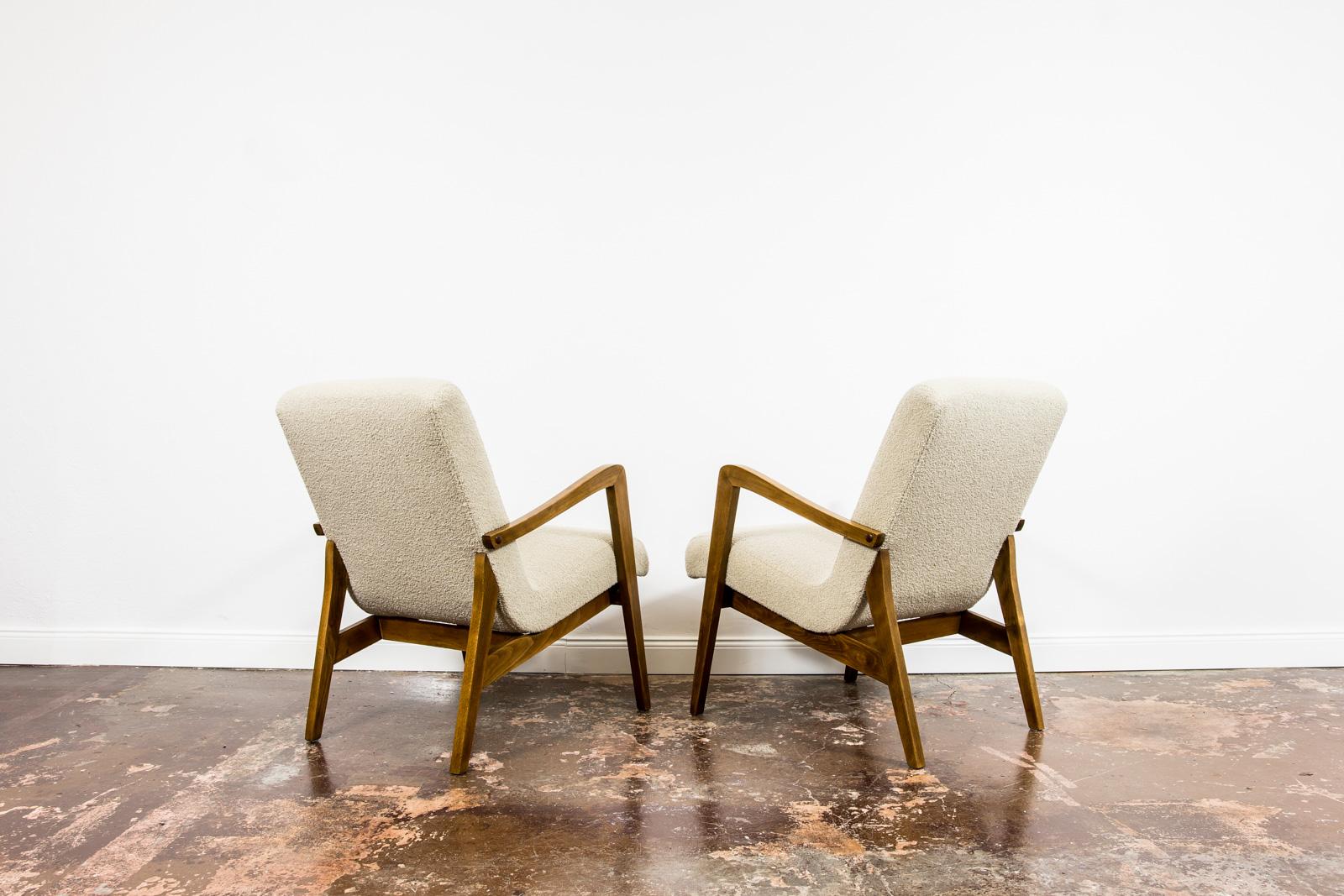 Pair of Mid-century Armchairs Type 300-138 From Bystrzyckie Fabryki Mebli, 1960s In Good Condition For Sale In Wroclaw, PL