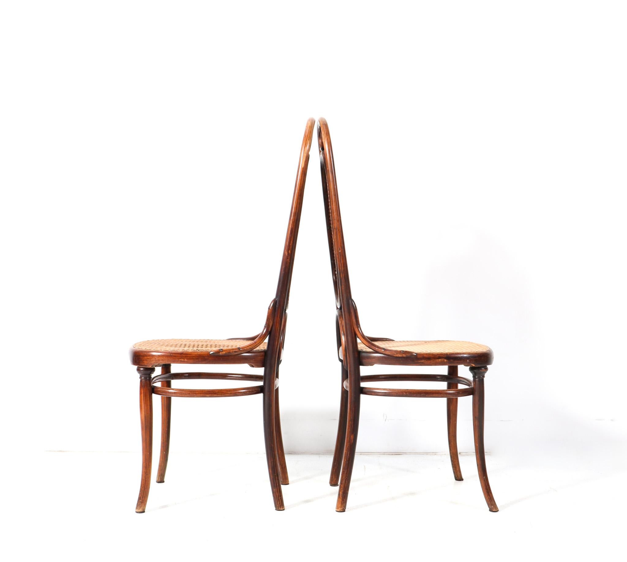 Austrian Pair of Beech Art Nouveau High Back Chairs Model 17 by Michael Thonet, 1890s For Sale