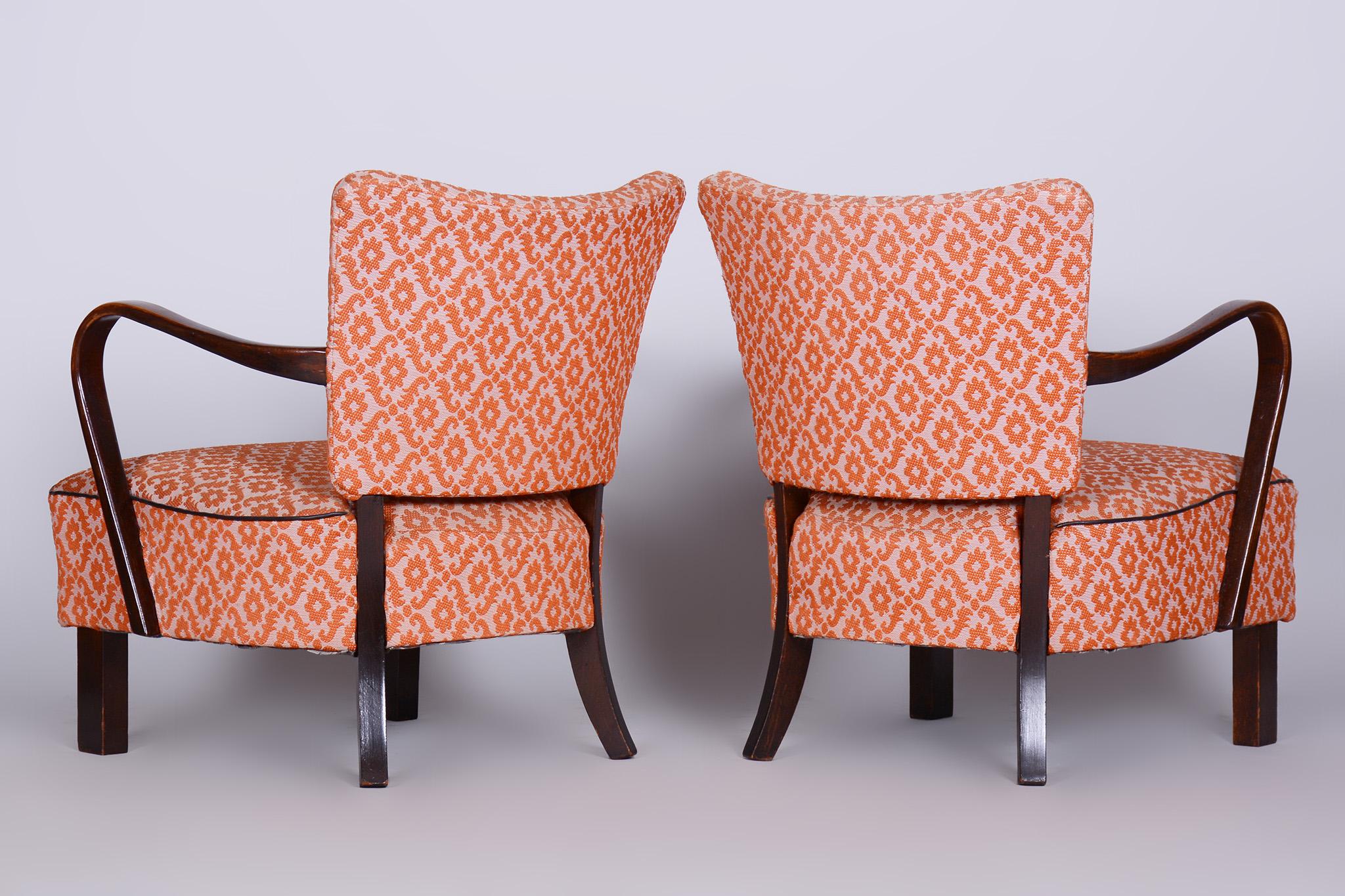 Tissu d'ameublement Paire de fauteuils ArtDeco en hêtre fabriqués dans les années 1930, Tchécoslovaquie, polissage renouvelé en vente