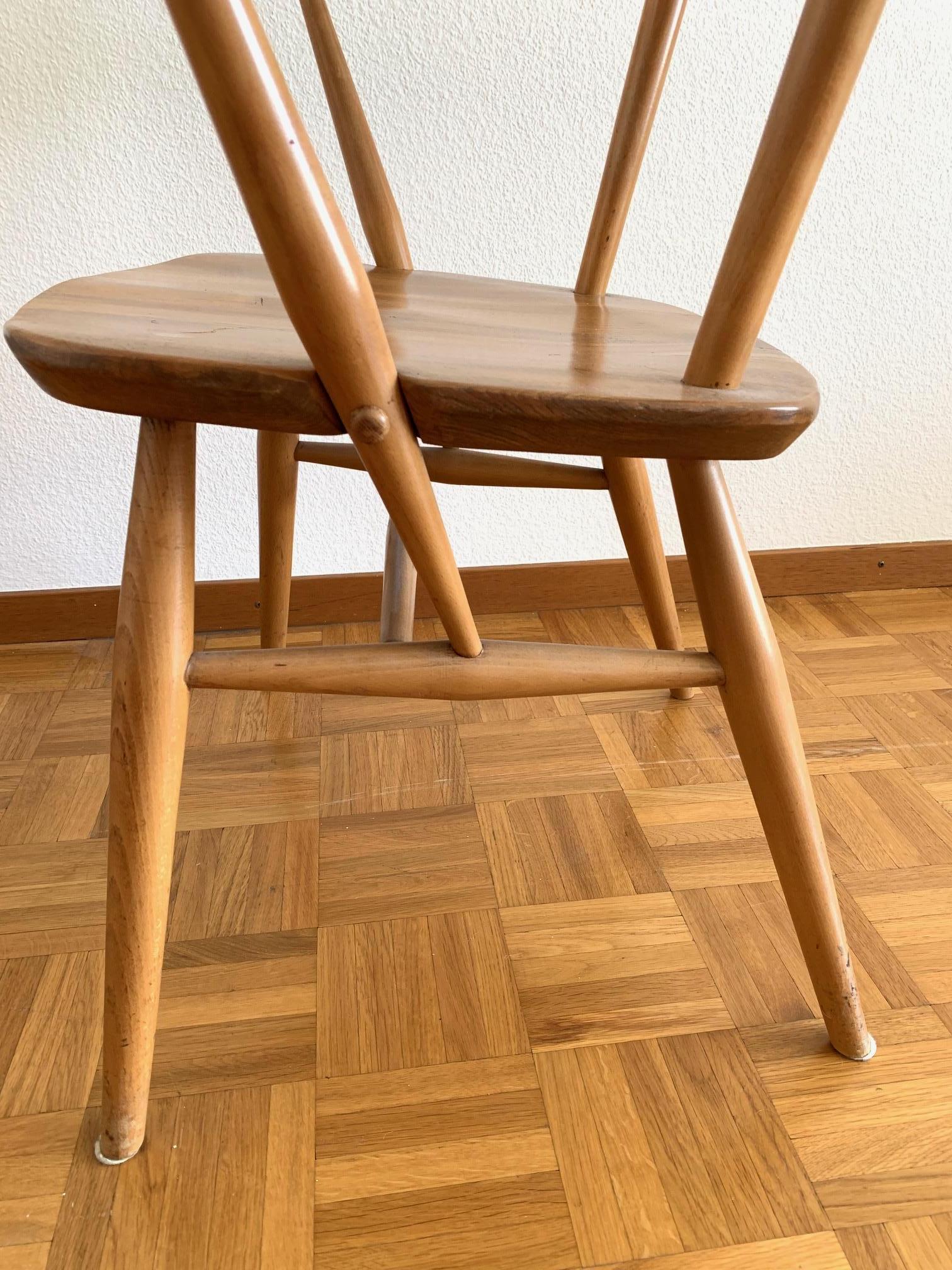 Mid-20th Century Elegant Pair of Elm and Beech Easy Chairs by Ercol, UK, 1950s. Model 493. For Sale