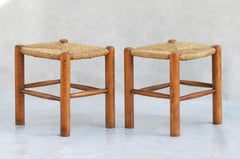 Coppia di sgabelli Tabouret in stile Charlotte Perriand con sedile in Beeche e giunco c1970 Francia