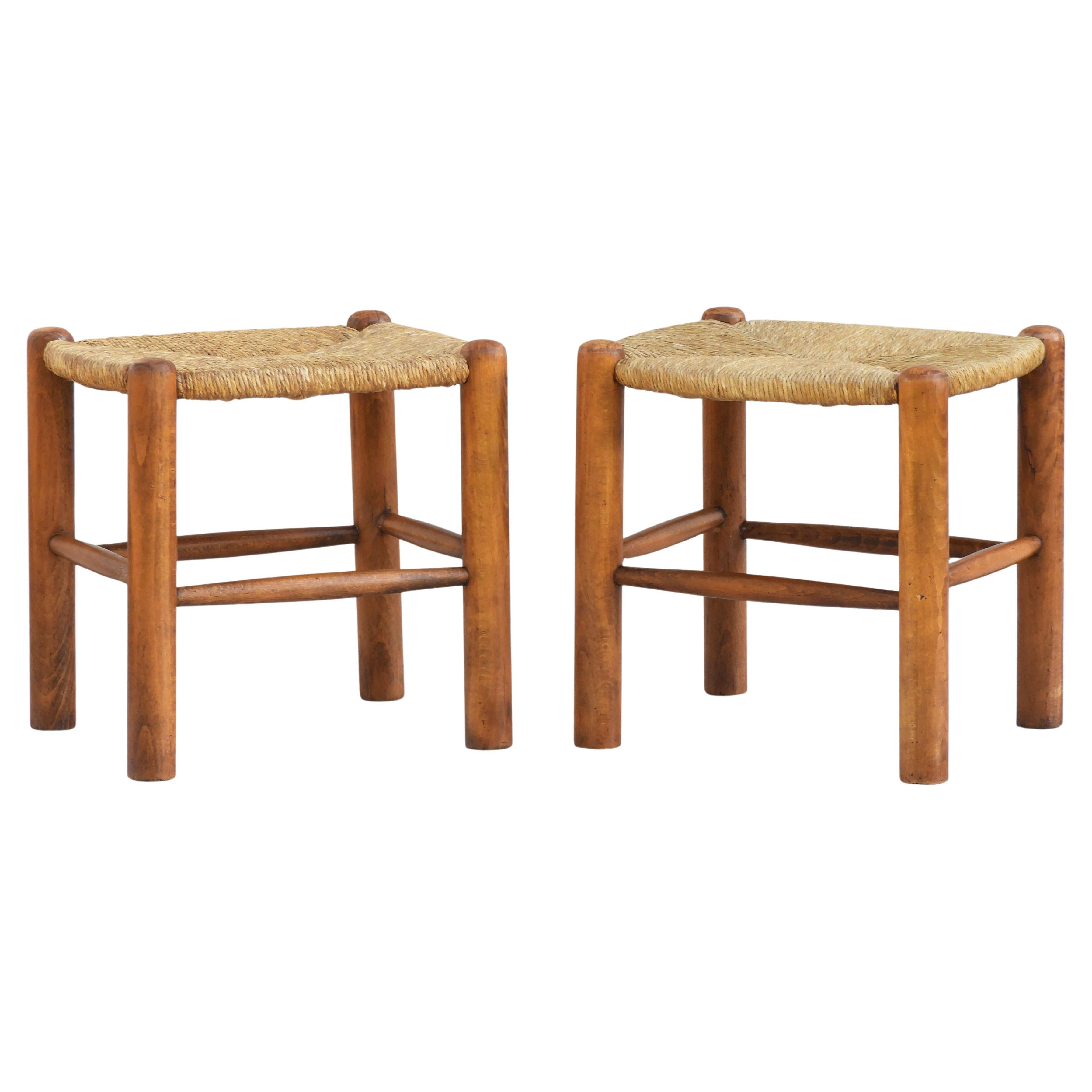 Paire de tabourets Tabouret en hêtre et joncs de style Charlotte Perriand v1970 France en vente