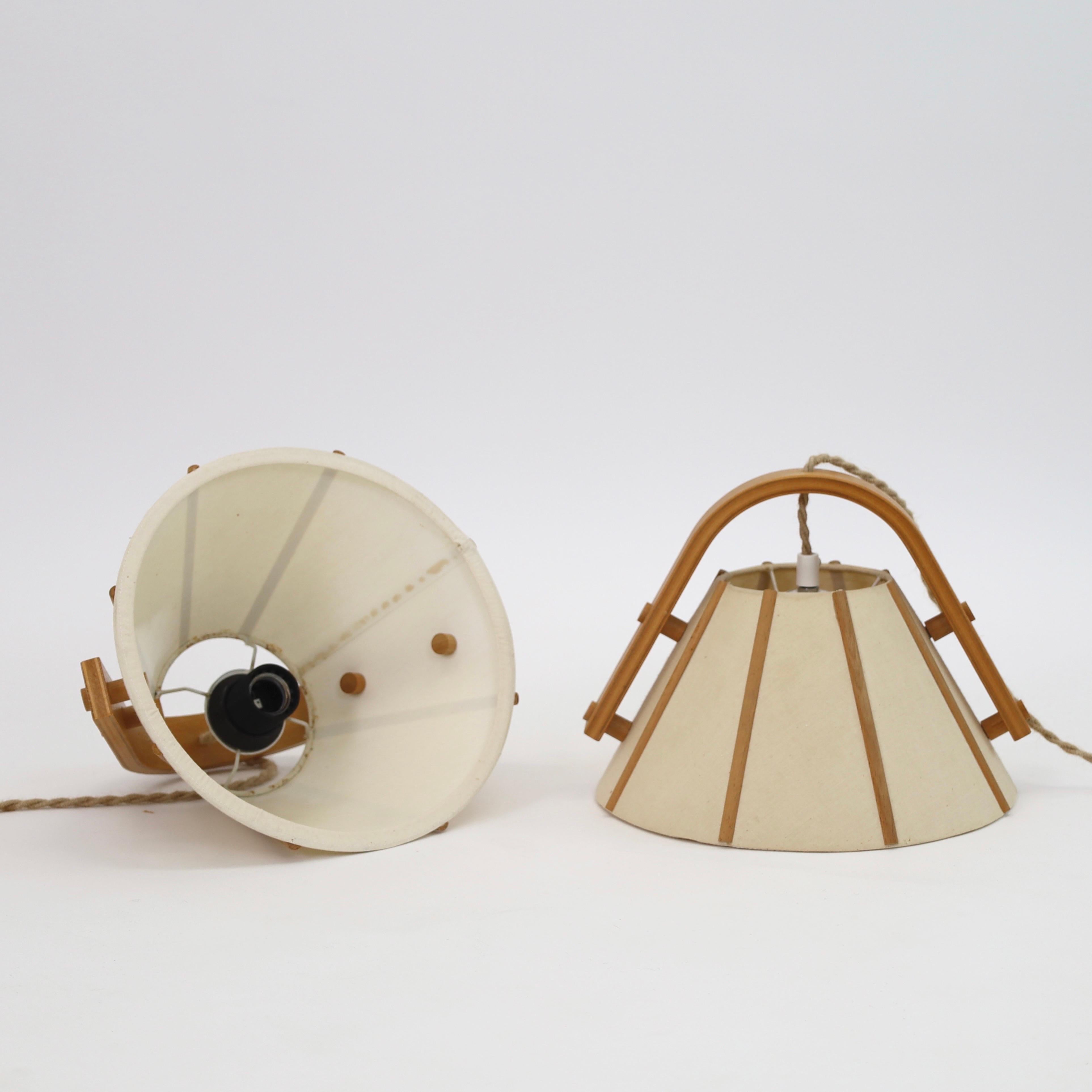 Coppia di lampade a sospensione in legno di Beeche di Jan Wood Light, anni '70, Svezia in vendita 4