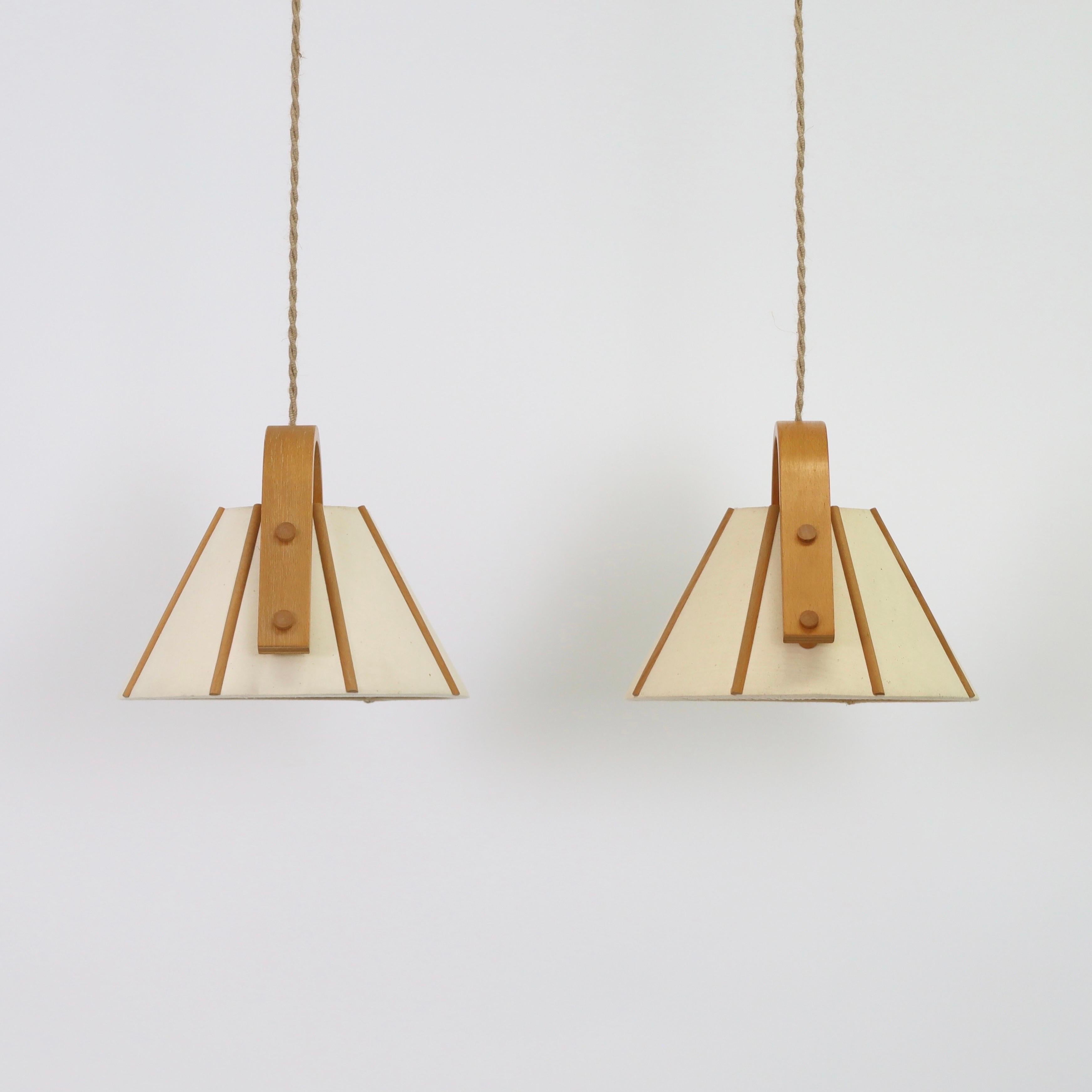 Coppia di lampade a sospensione in legno di Beeche di Jan Wood Light, anni '70, Svezia in vendita 7