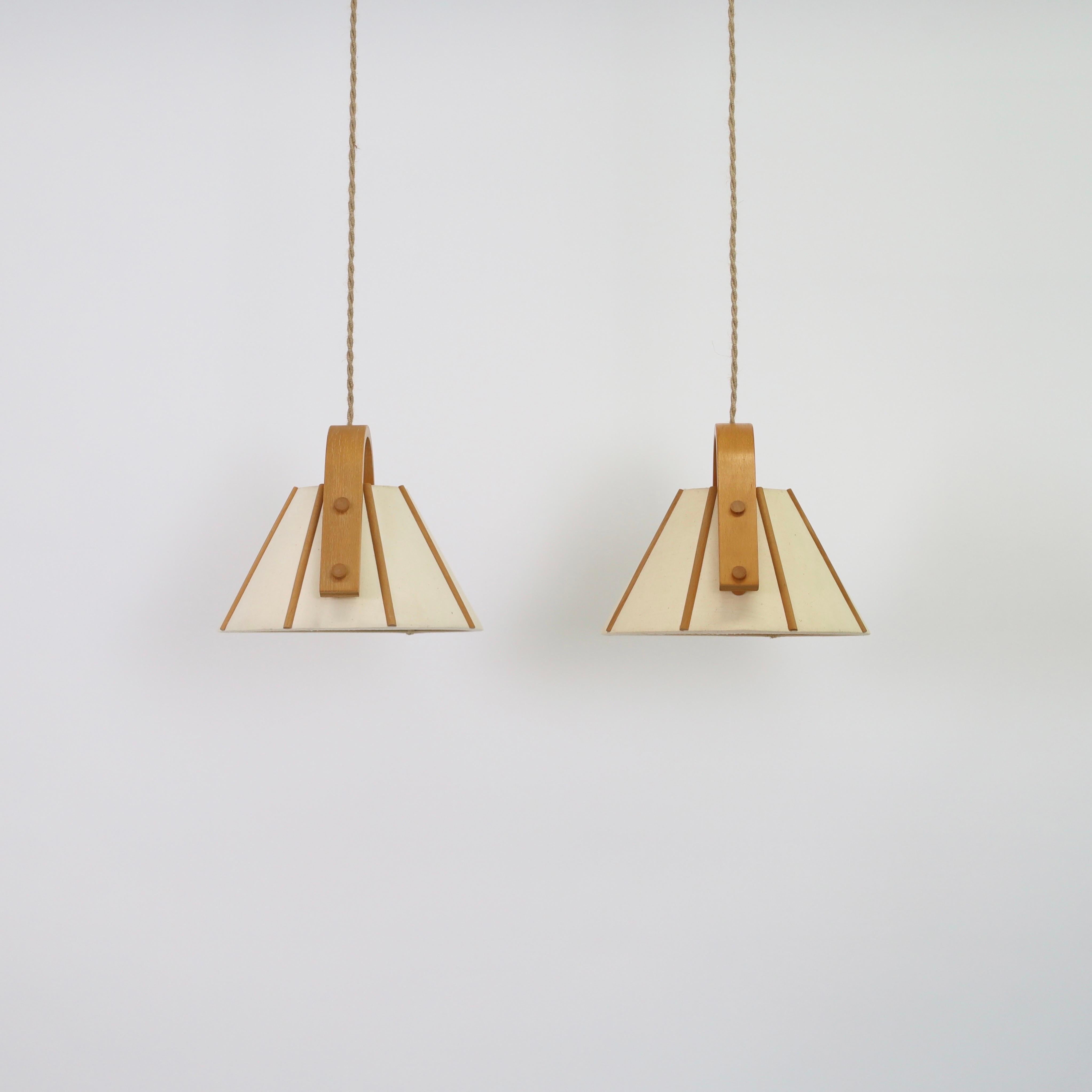 Coppia di lampade a sospensione in legno di Beeche di Jan Wood Light, anni '70, Svezia in vendita 2