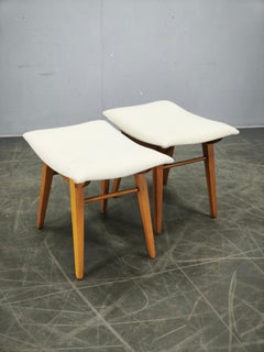 Coppia di sgabelli in legno di faggio realizzati da Závod Malacky, Cecoslovacchia, anni '70