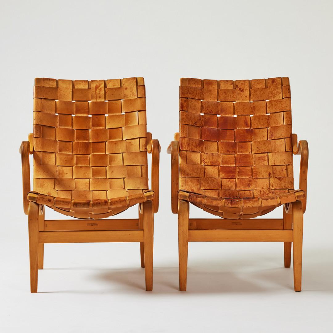 Suédois Paire de chaises de lecture en bois de hêtre et cuir patiné de Bruno Mathsson en vente