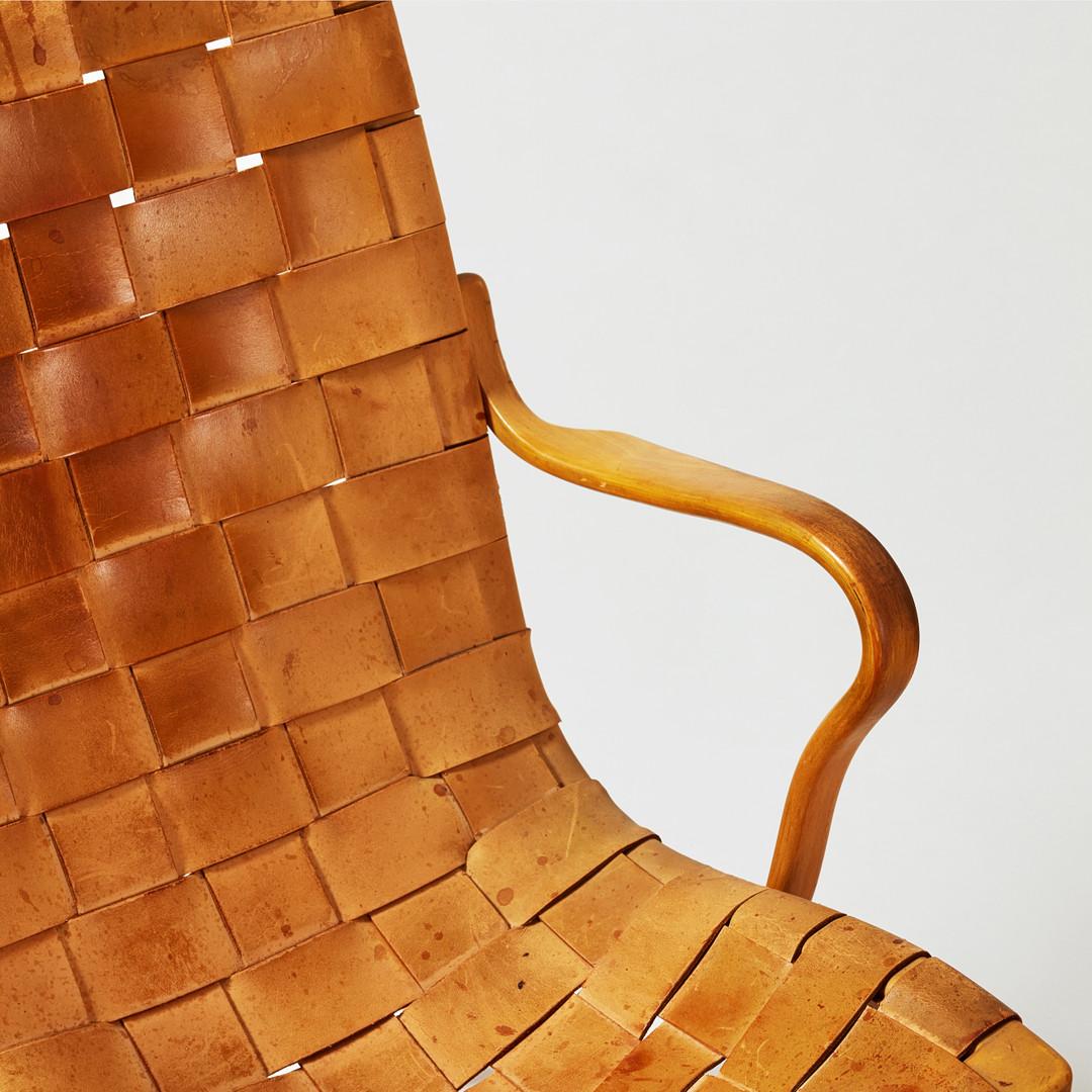 Paire de chaises de lecture en bois de hêtre et cuir patiné de Bruno Mathsson en vente 1