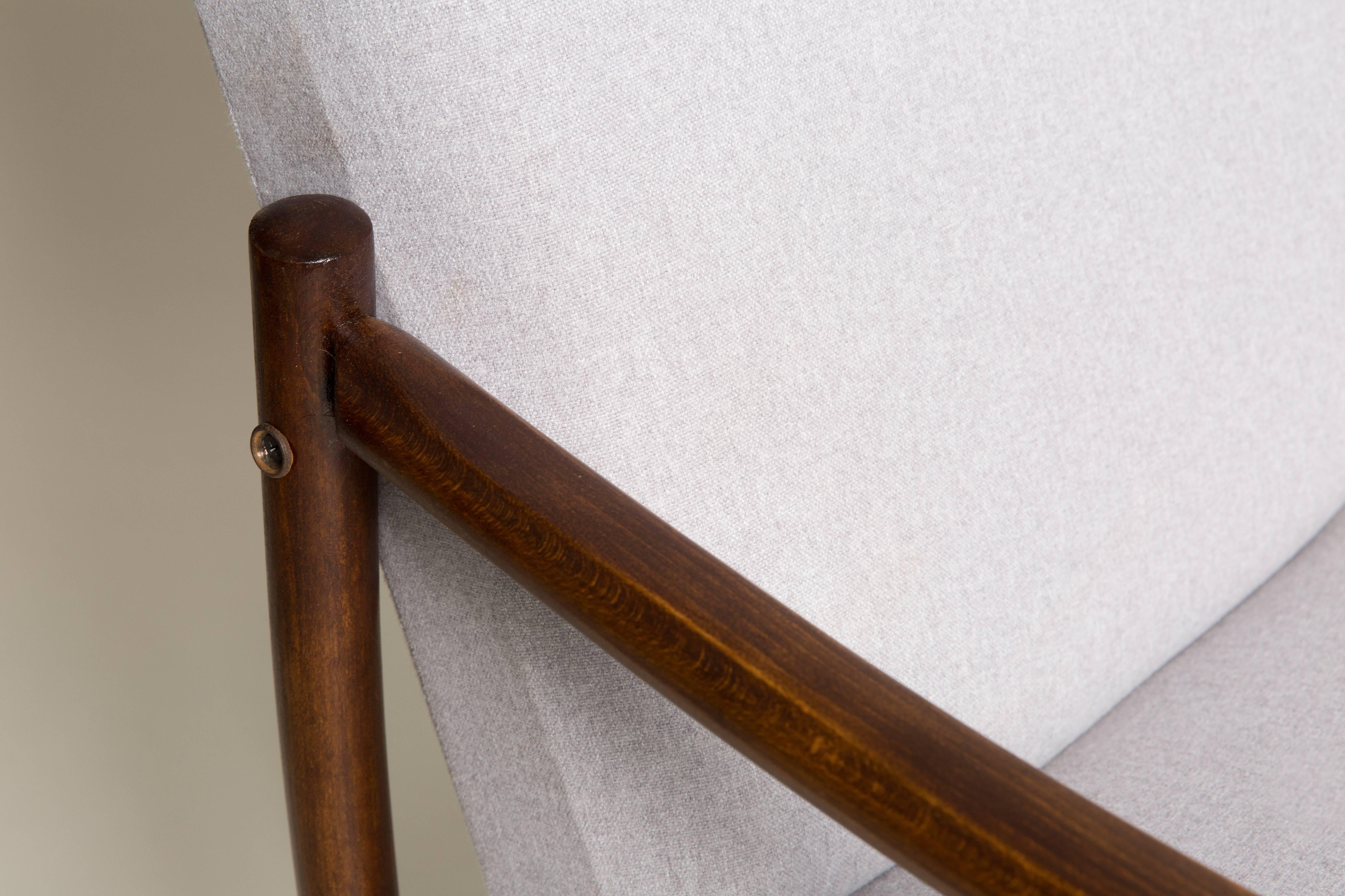Polacco Coppia di poltrone club beige di metà secolo, Europa, anni '60 in vendita
