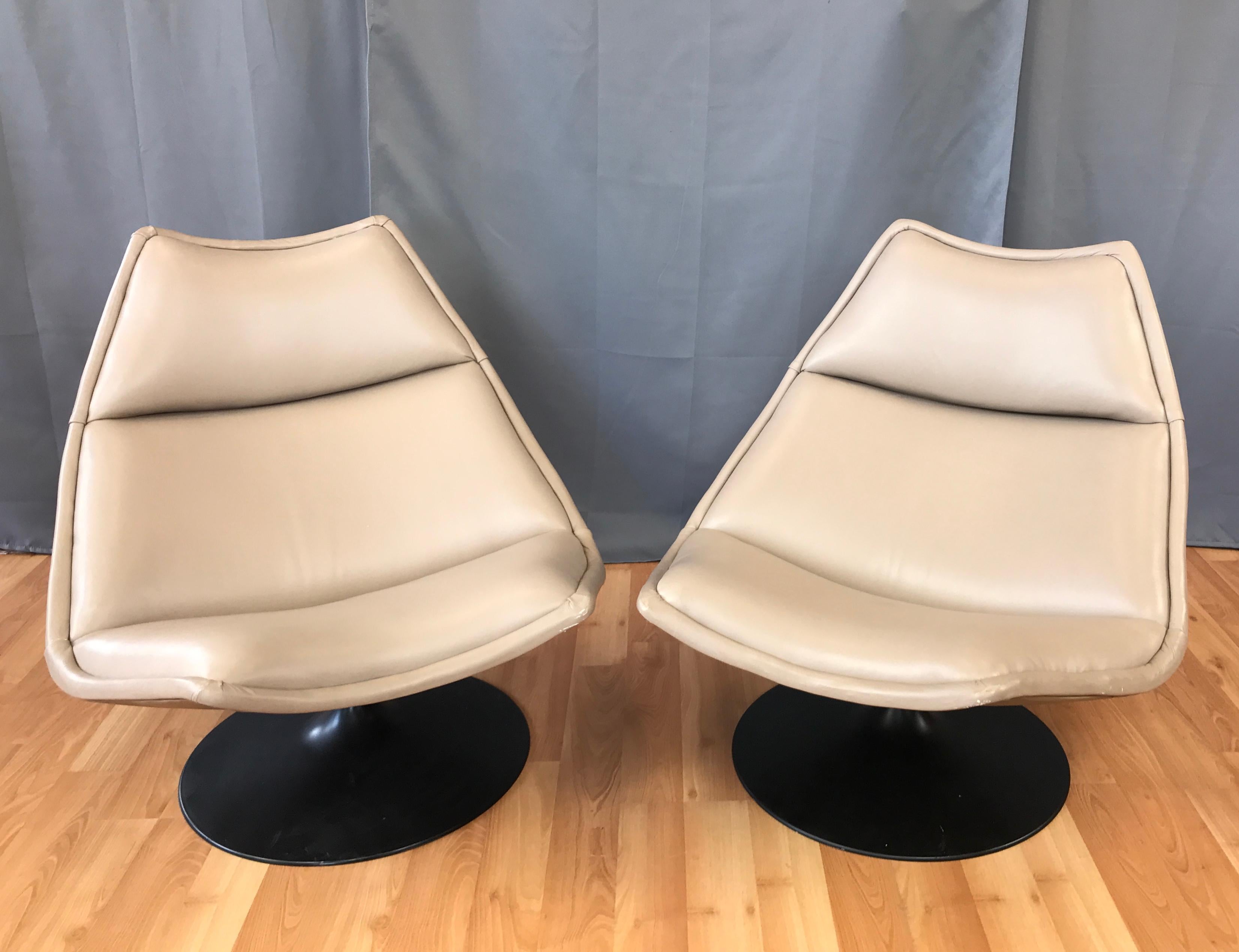 A 1970s pair of F511 leather swivel lounge chairs designed by Geoffrey Harcourt for Artifort in 1967.

The F511 is the shorter-backed companion to the F510, and features a sleekly contemporary, yet supremely comfortable, shell-inspired shape that’s