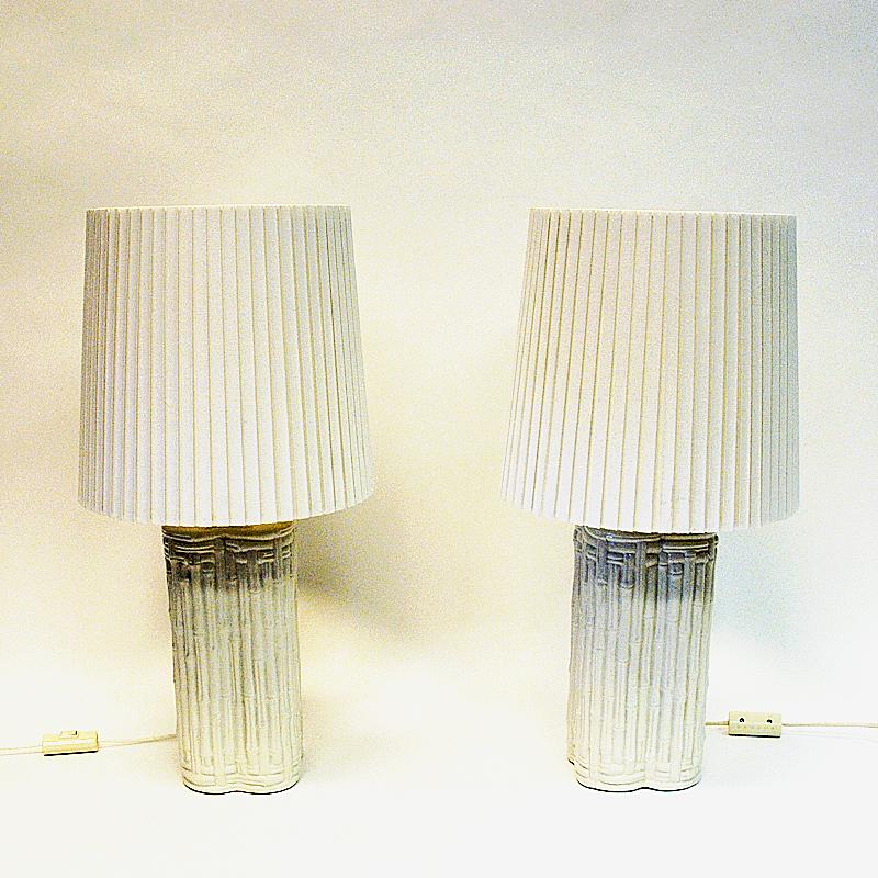 Great pair of beige colored large ceramic table lamps with decor of bamboo poles all the way around. From Italy, around the 1980s. Rectangular and special shape. Lovely on the dining table or the hallway with its great size.
Measures: 39 cm incl