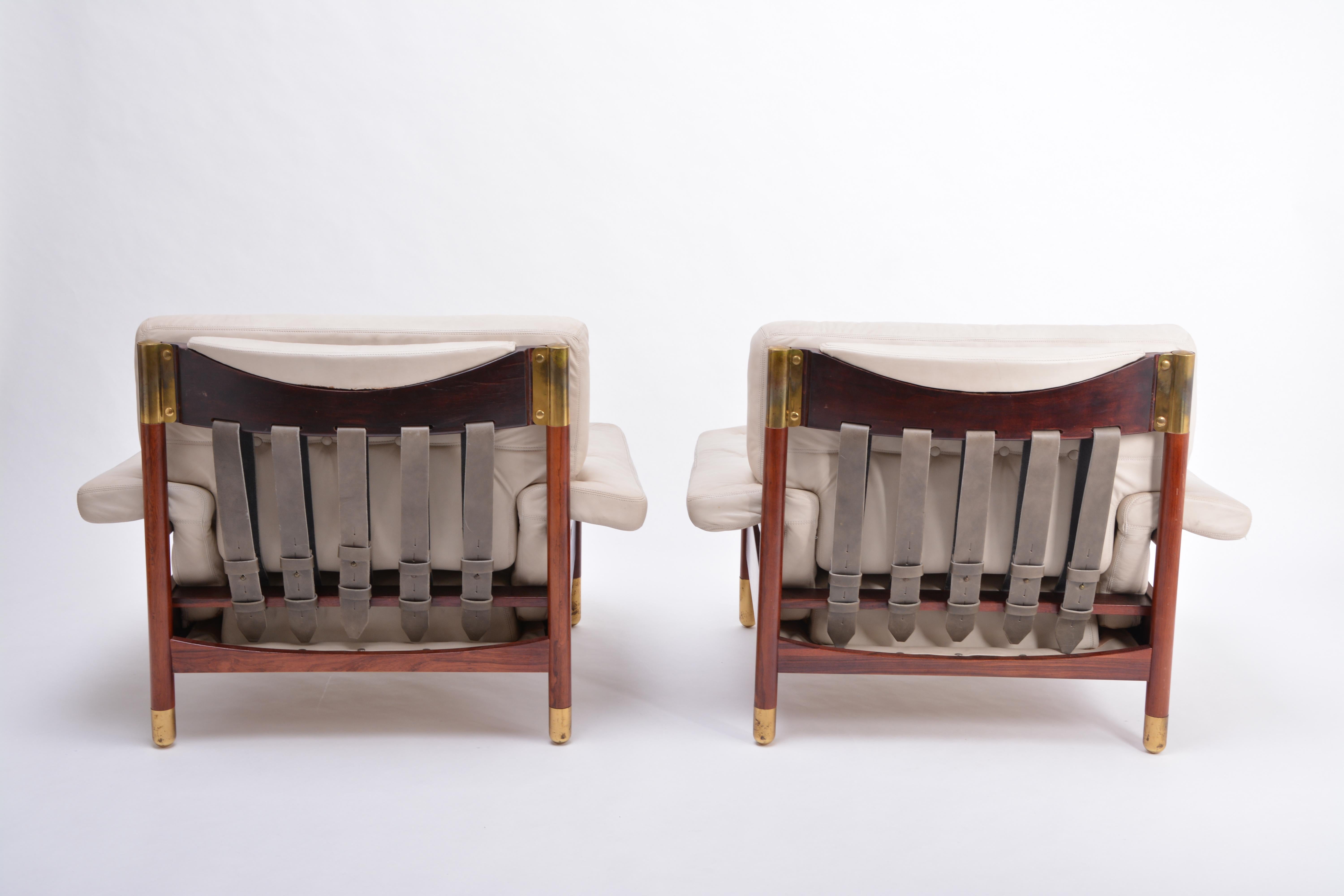 20th Century Pair of Beige Mid-Century Modern Lounge Chairs Model 