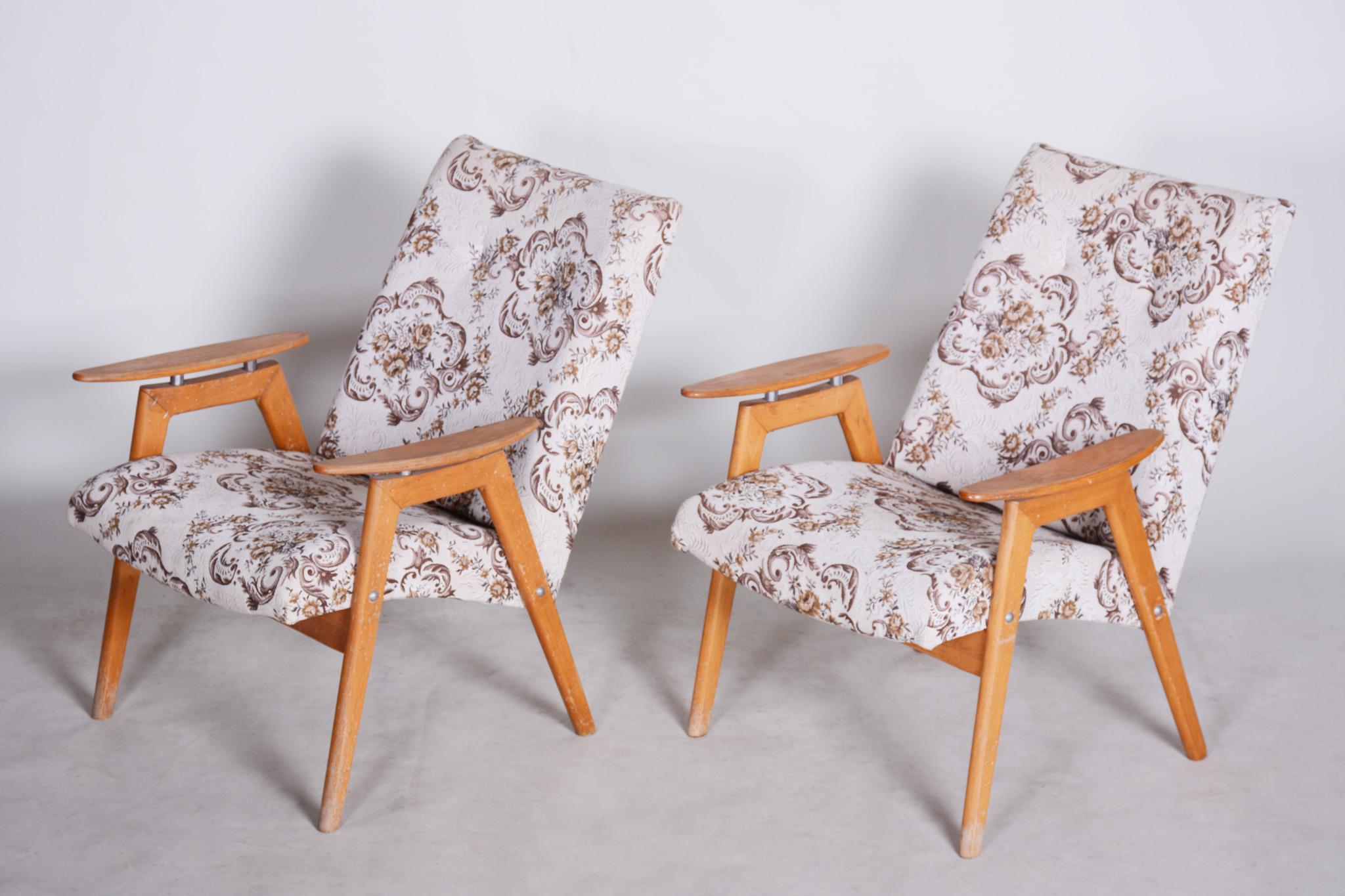 20ième siècle Paire de fauteuils beiges du milieu du siècle dernier, fabriqués en Tchèque, années 1950, état d'origine en vente