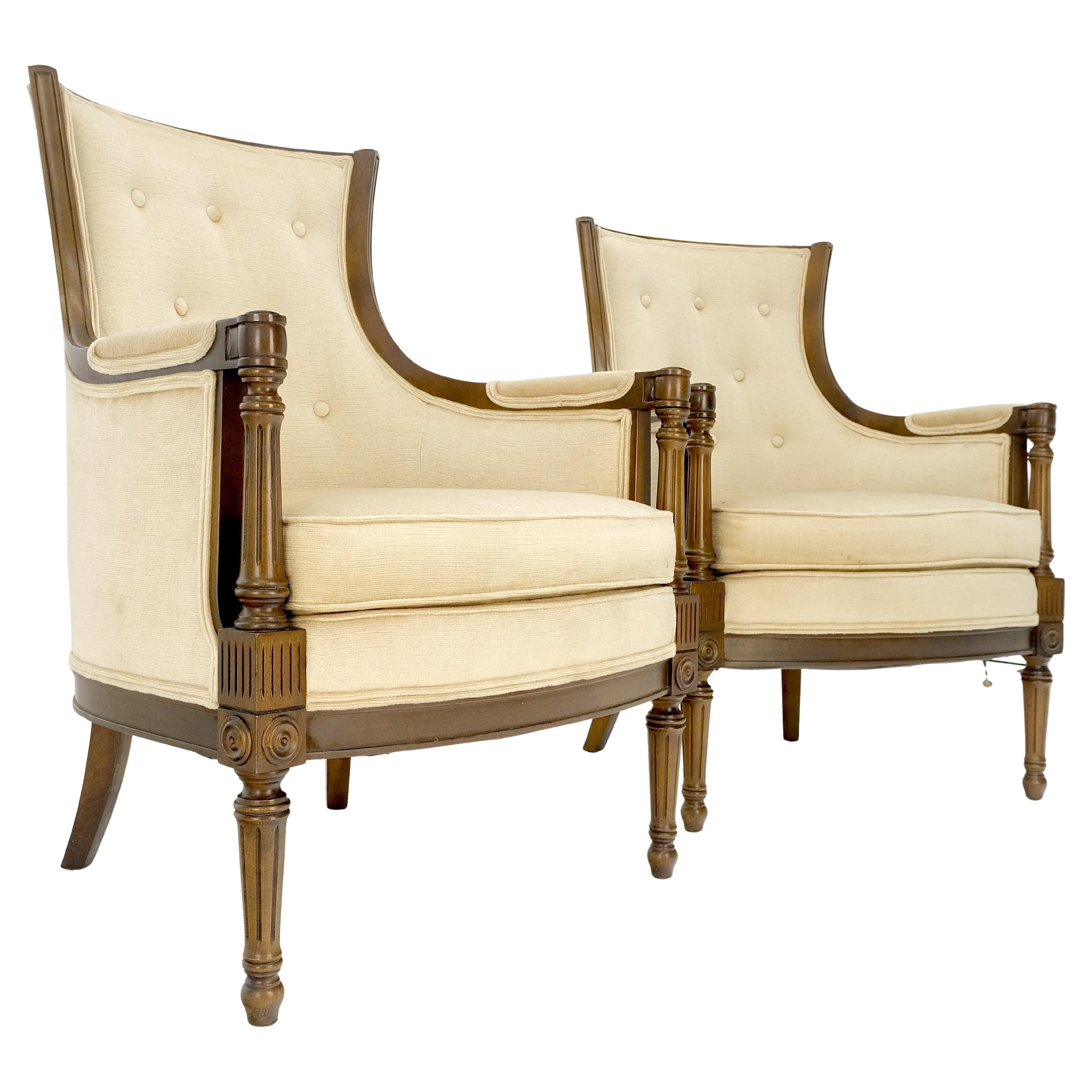 Paire de chaises néoclassiques Empire Revive en noyer sculpté et tapisserie beige