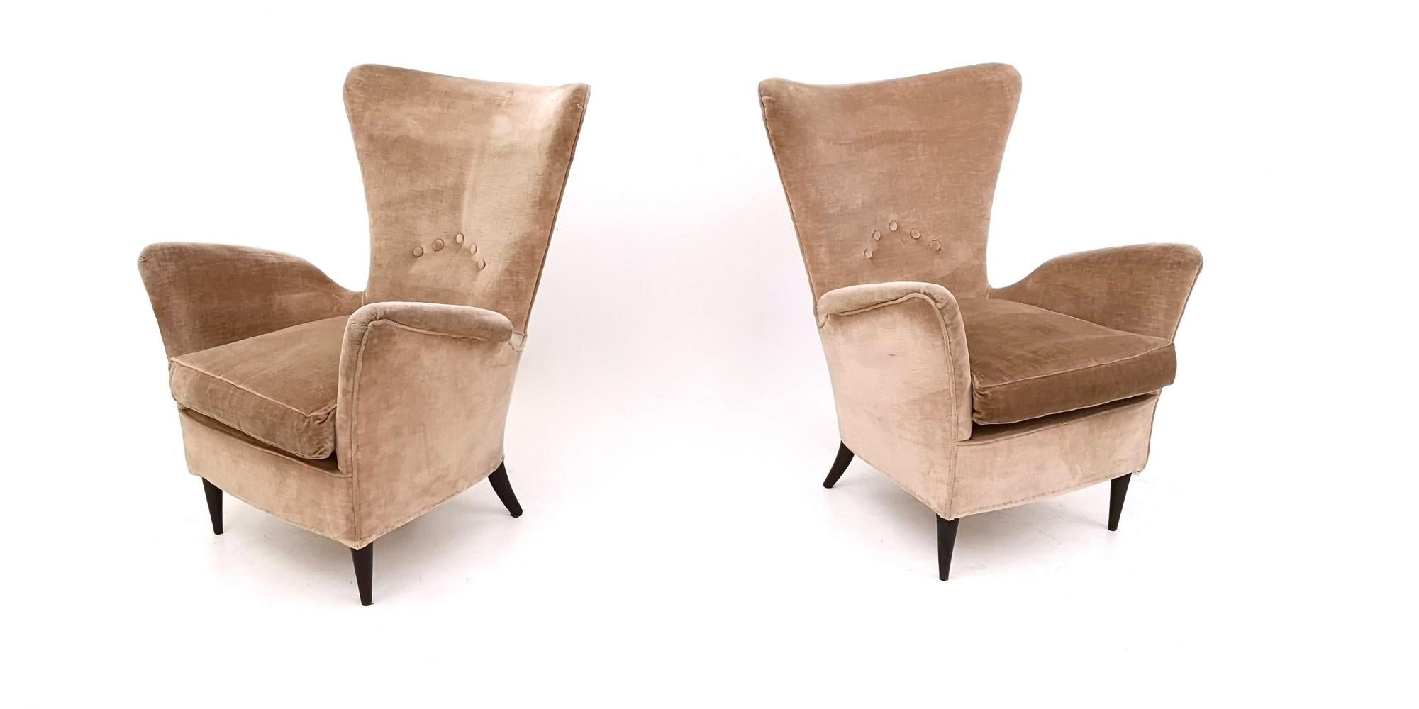 Italian Pair of Beige Velvet Armchairs Ascribable to Gio Ponti for Hotel Bristol