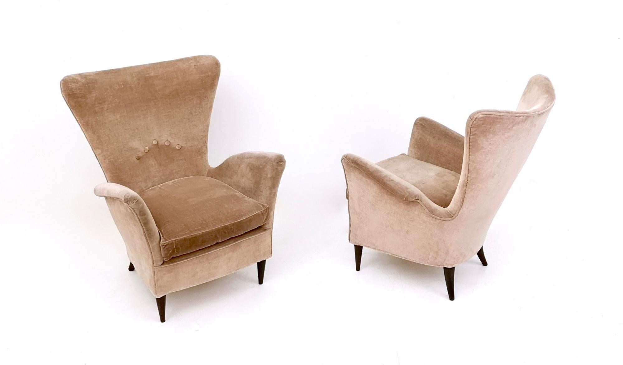 Mid-20th Century Pair of Beige Velvet Armchairs Ascribable to Gio Ponti for Hotel Bristol