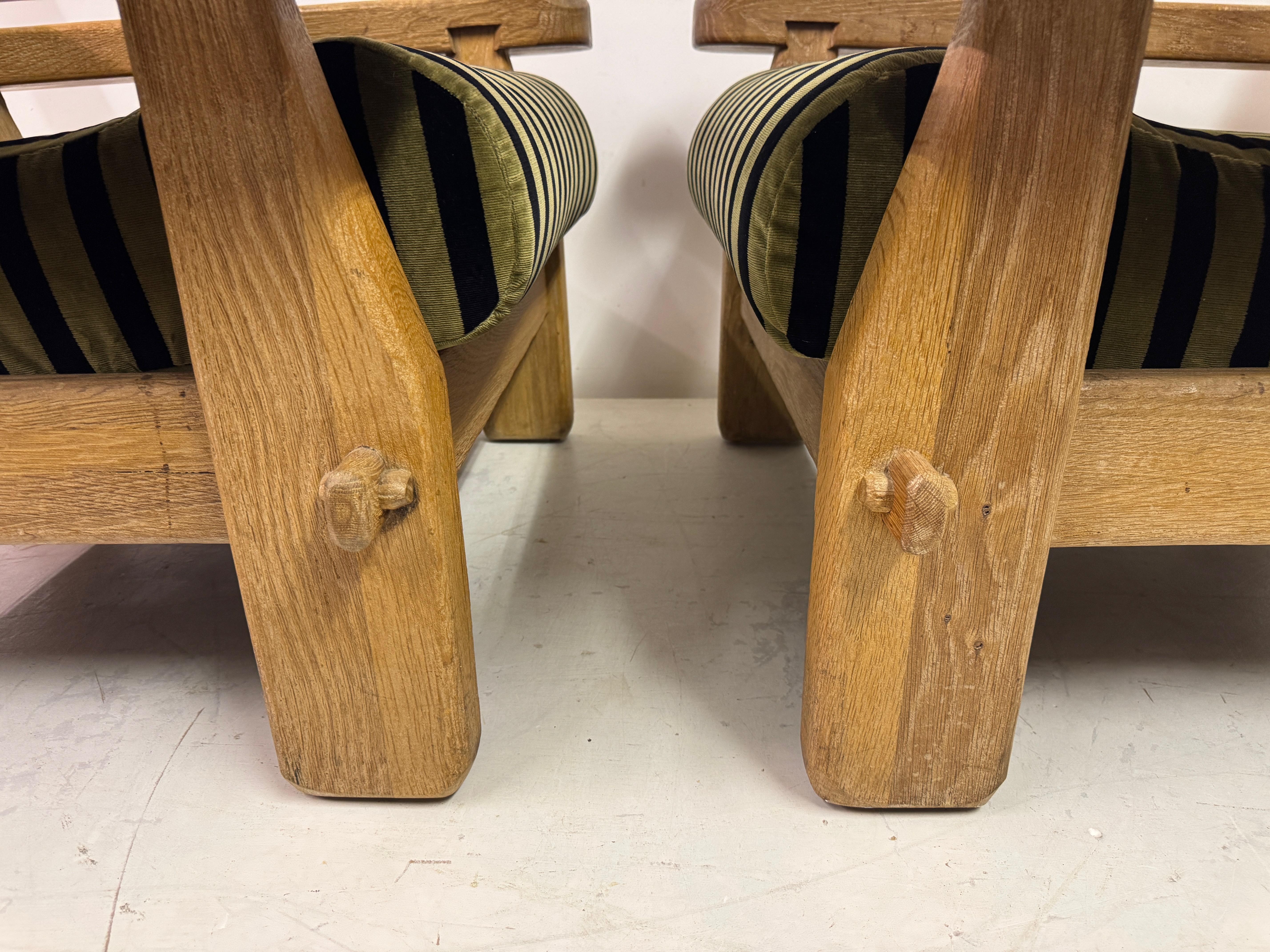 Paire de fauteuils belges brutalistes en chêne par De Puydt en vente 4