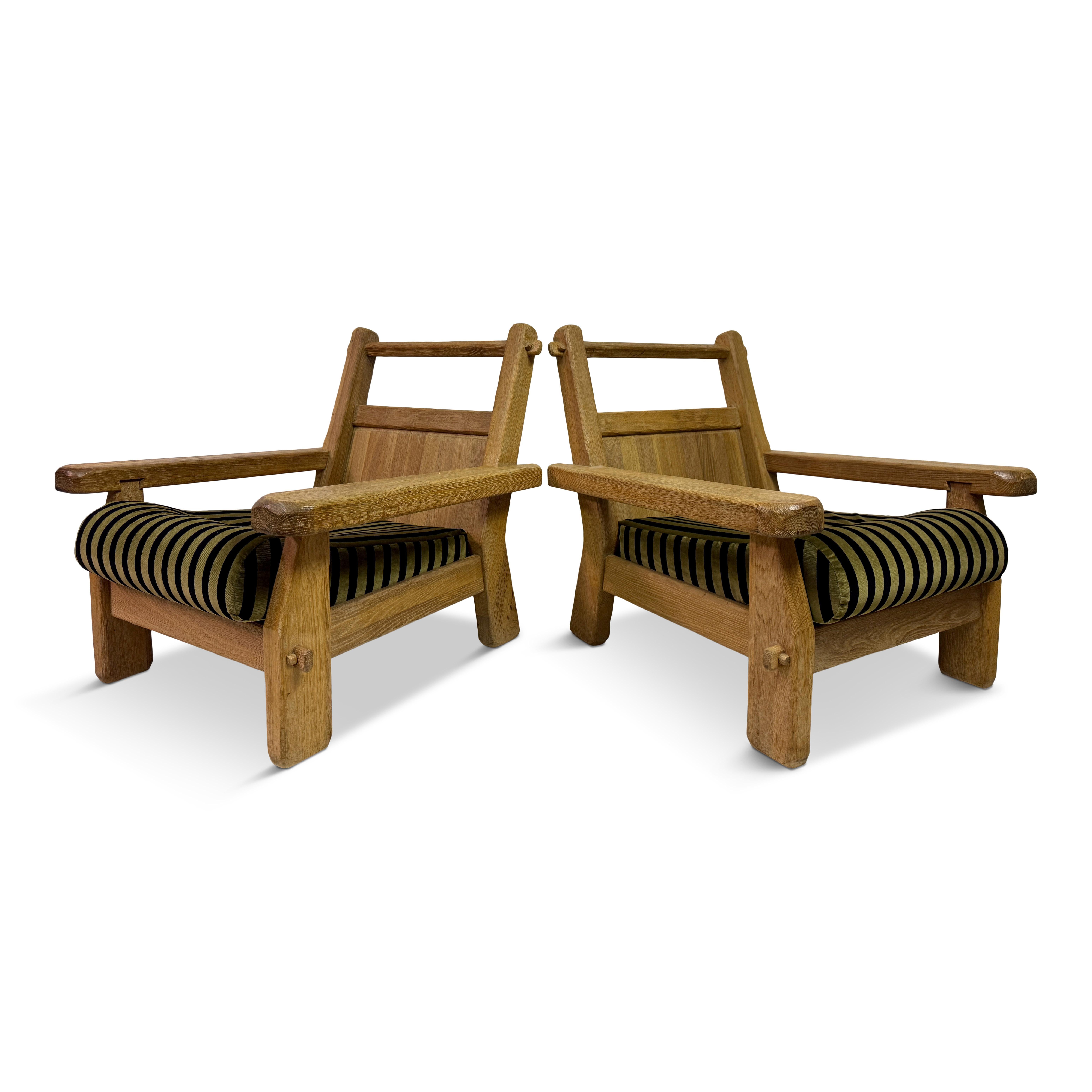 Paire de fauteuils belges brutalistes en chêne par De Puydt en vente 13