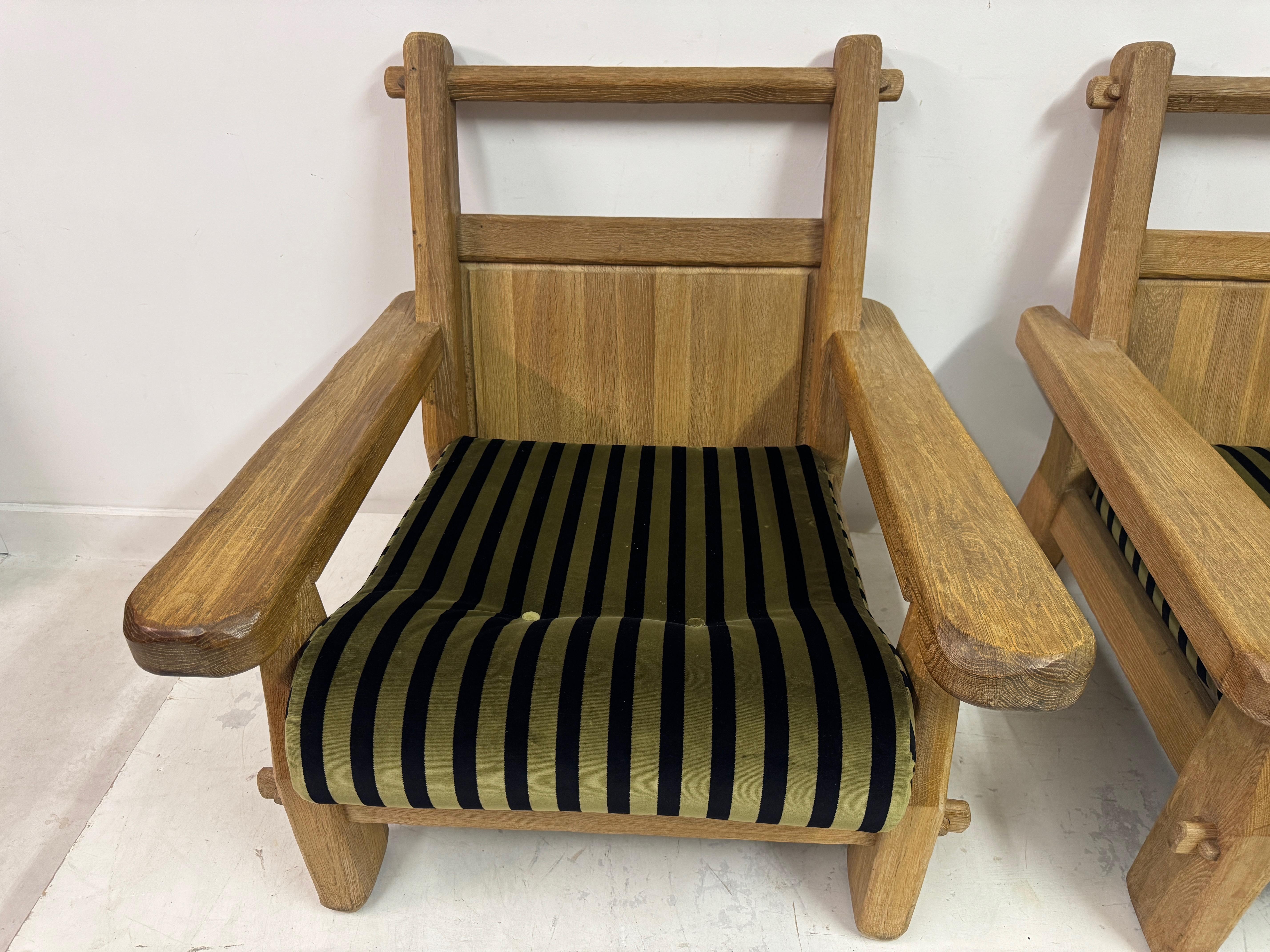 Belge Paire de fauteuils belges brutalistes en chêne par De Puydt en vente