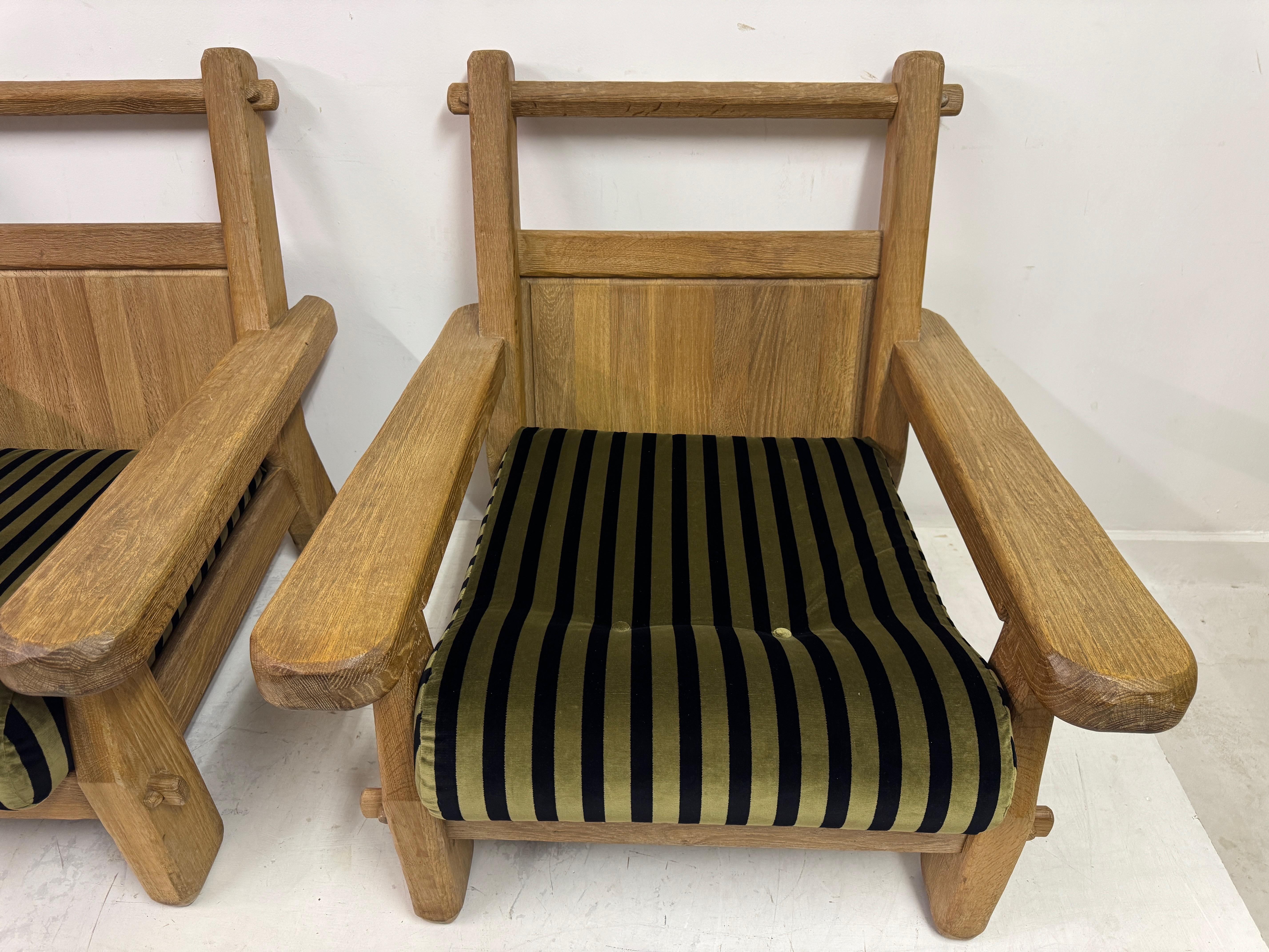 Paire de fauteuils belges brutalistes en chêne par De Puydt Bon état - En vente à London, London