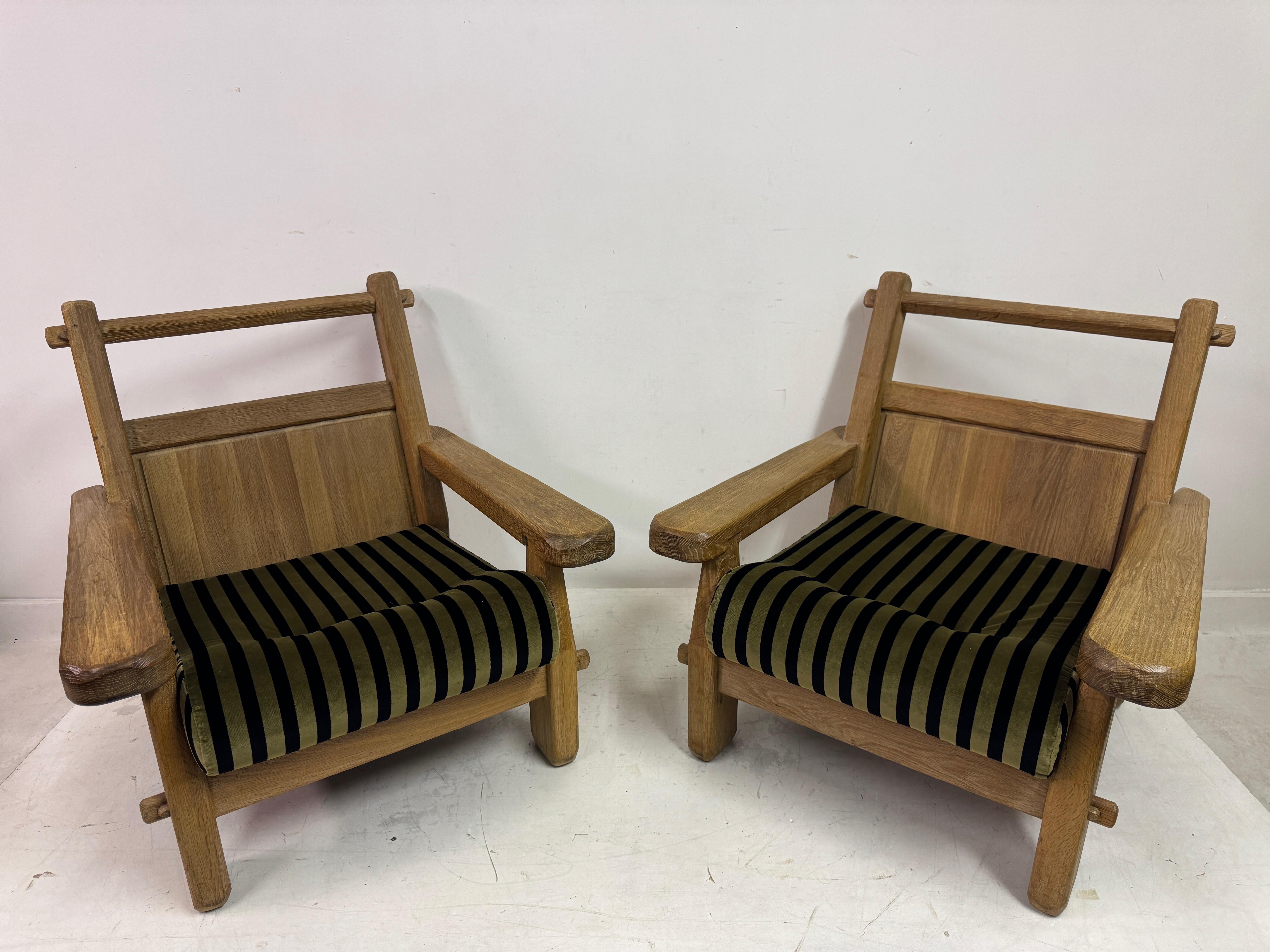 20ième siècle Paire de fauteuils belges brutalistes en chêne par De Puydt en vente