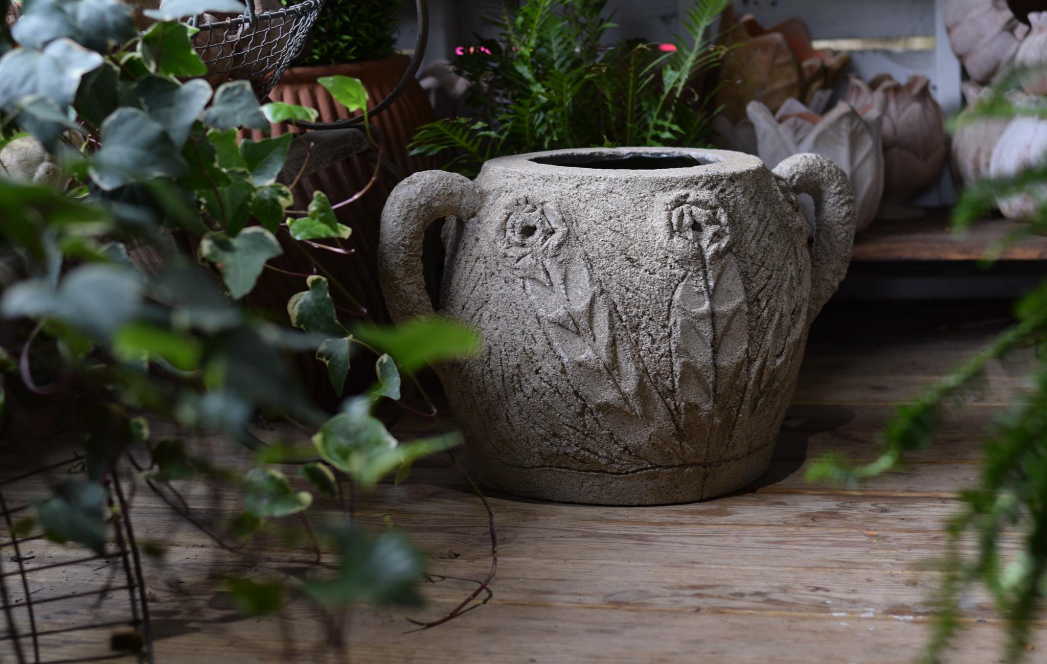 Pair of Belgian Faux Bois Planters In Good Condition For Sale In Bloomfield Hills, MI