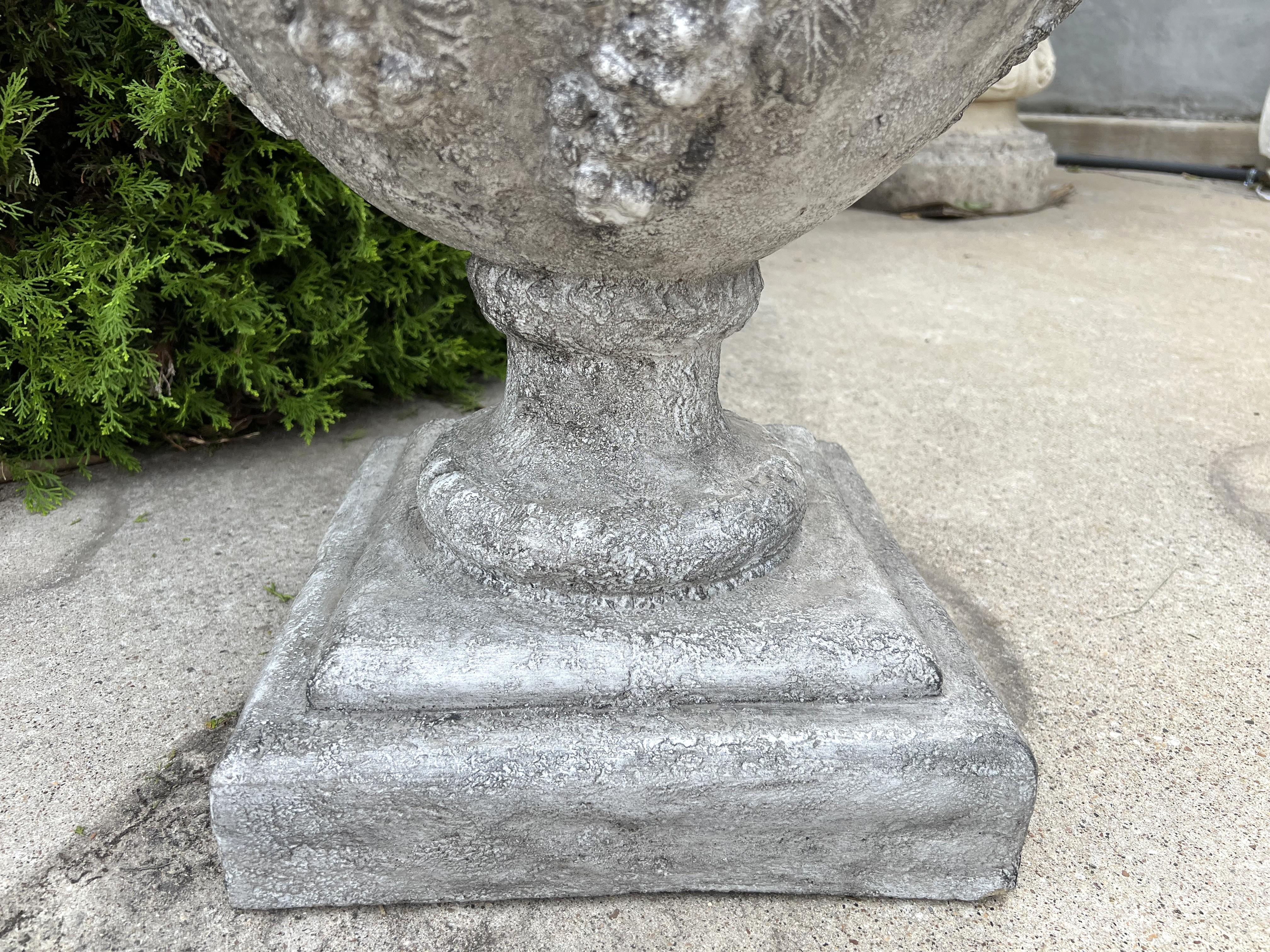 Calco Coppia di vasi belgi Aux Belier da giardino in fusione in vendita