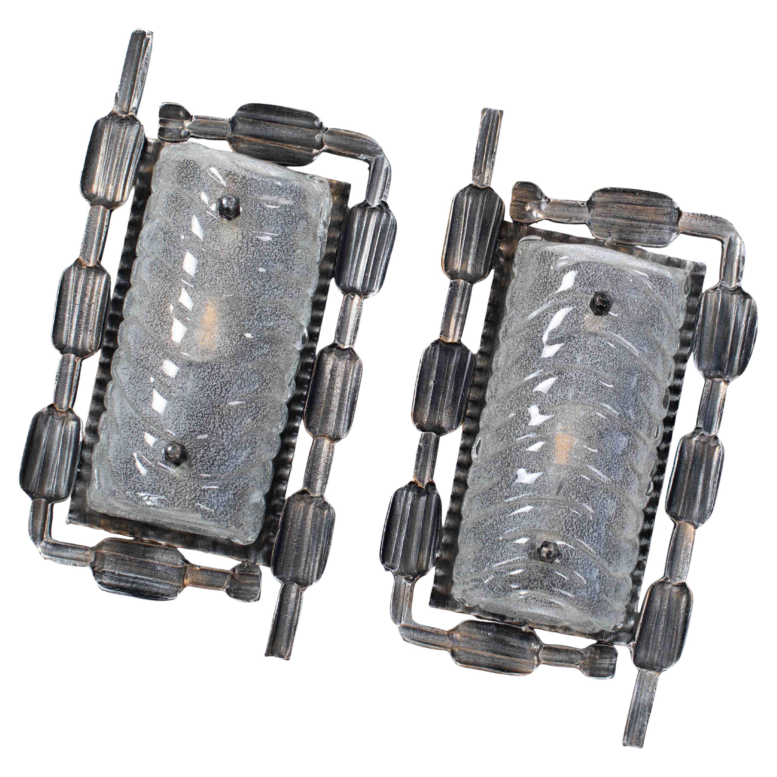 Pareja de apliques de hierro y cristal de Murano del Brutalismo belga de mediados de siglo, años 60 en venta